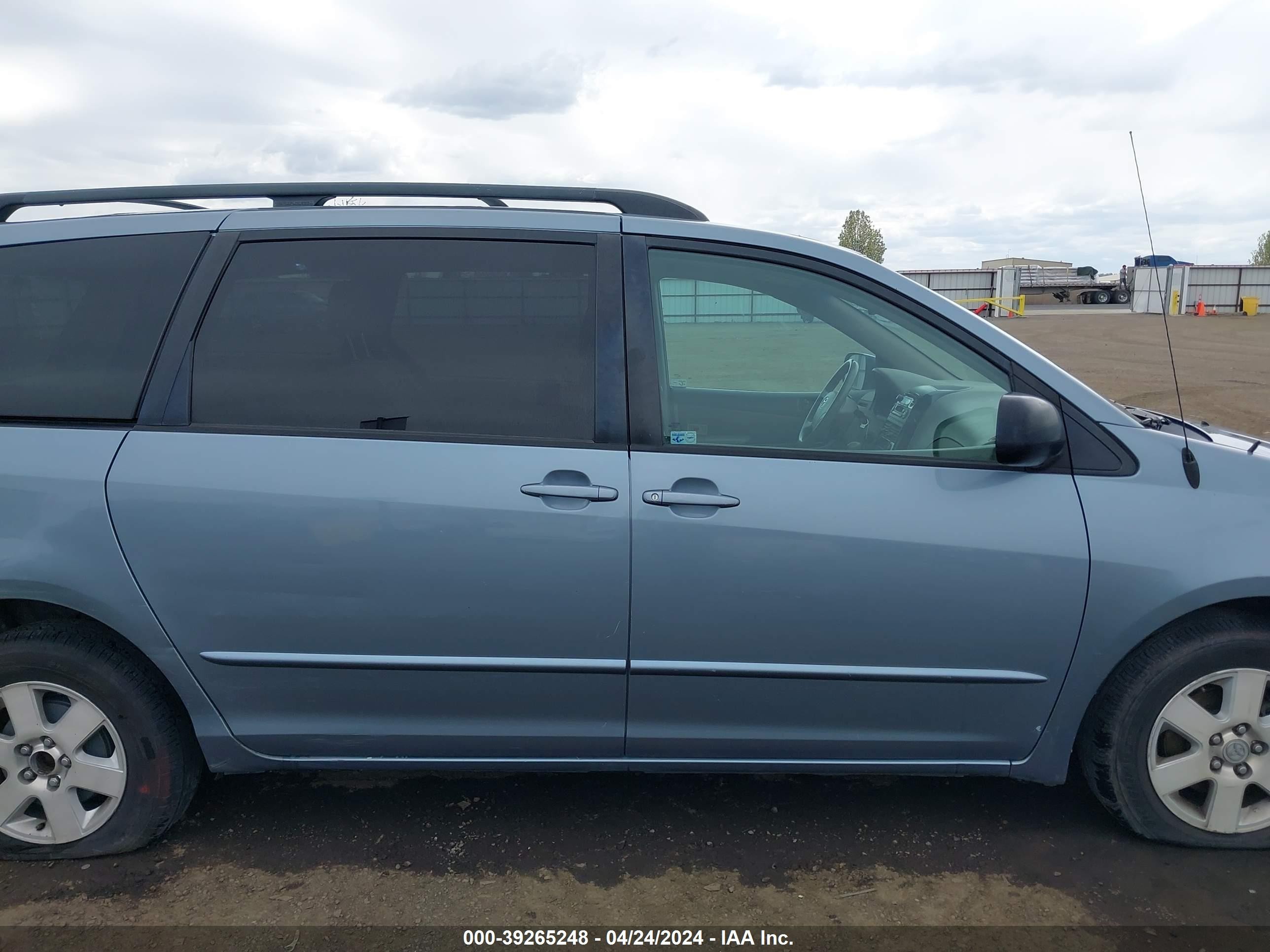 Photo 12 VIN: 5TDZA23C94S082478 - TOYOTA SIENNA 