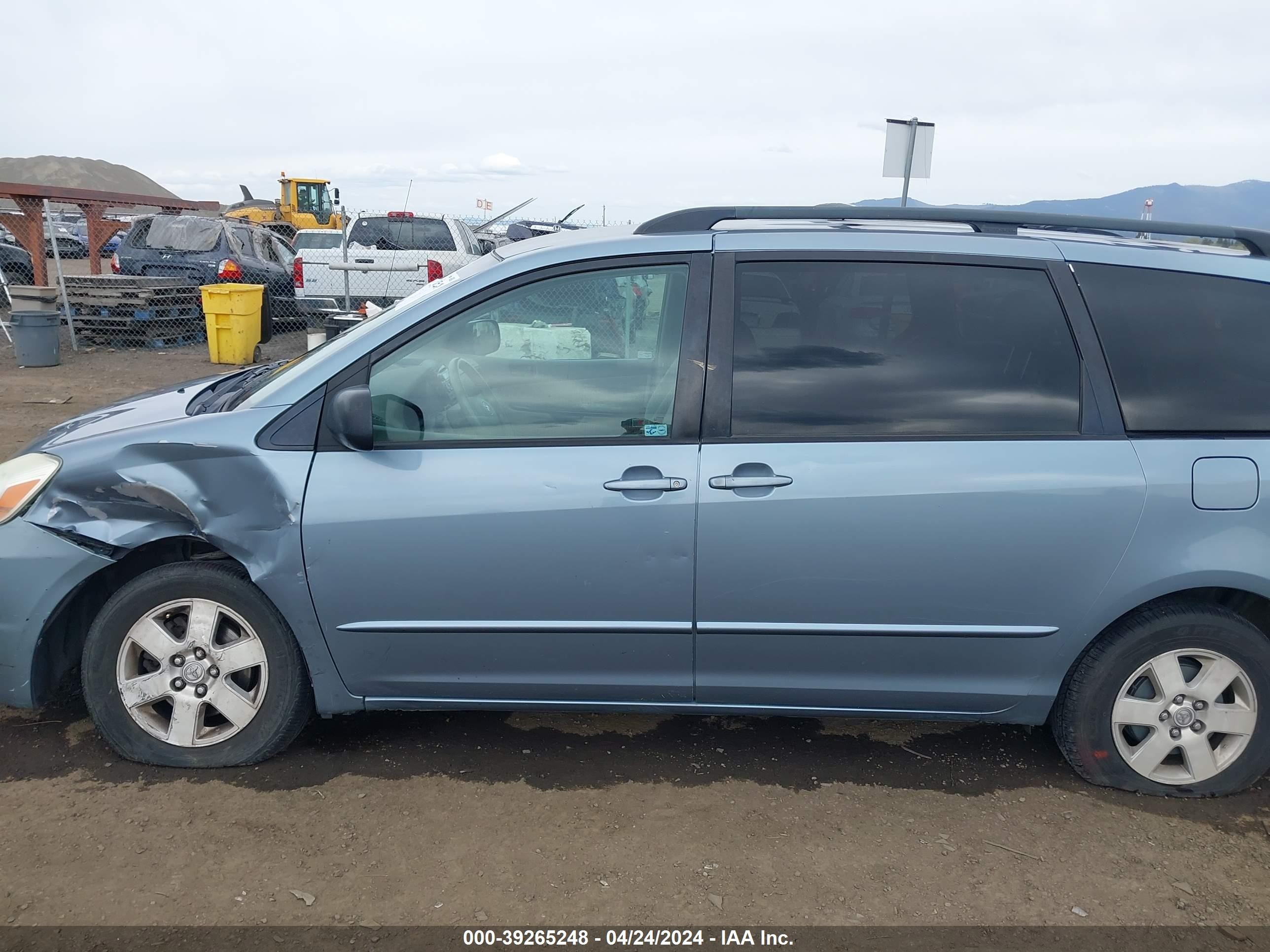 Photo 13 VIN: 5TDZA23C94S082478 - TOYOTA SIENNA 