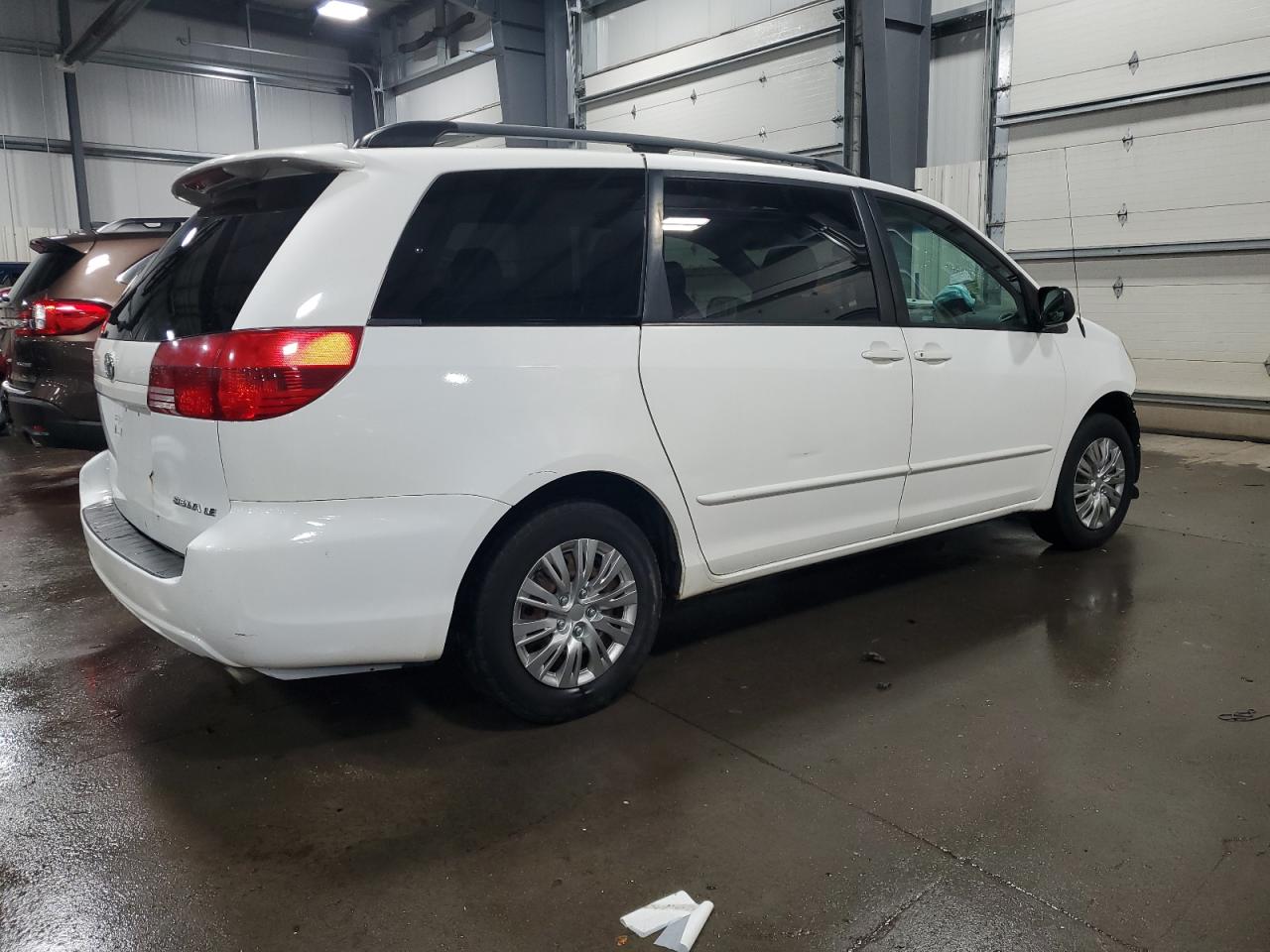 Photo 2 VIN: 5TDZA23C94S128360 - TOYOTA SIENNA 