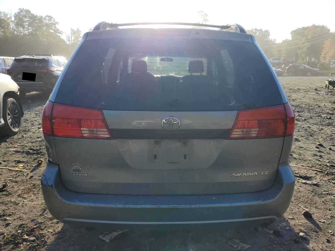 Photo 5 VIN: 5TDZA23CX4S063924 - TOYOTA SIENNA 