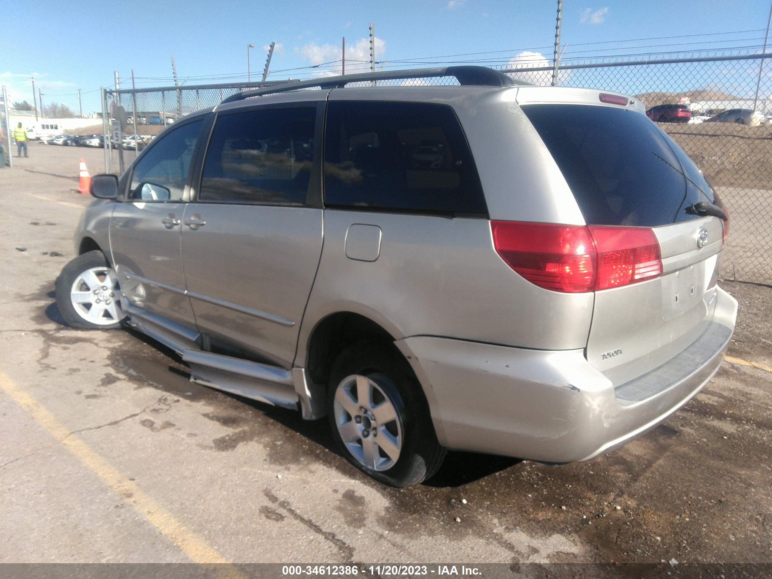 Photo 2 VIN: 5TDZA23CX4S084367 - TOYOTA SIENNA 