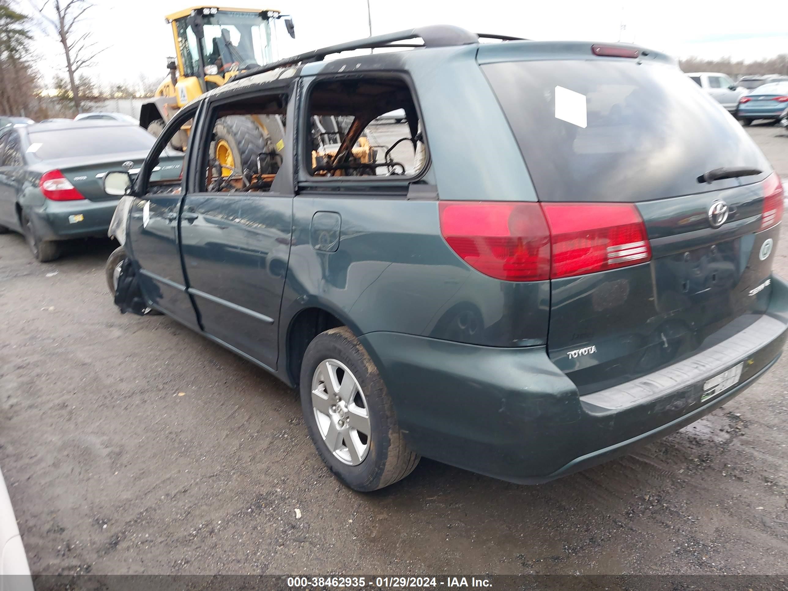 Photo 2 VIN: 5TDZA23CX4S218889 - TOYOTA SIENNA 