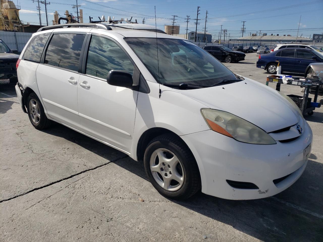 Photo 3 VIN: 5TDZA23CX6S413863 - TOYOTA SIENNA 