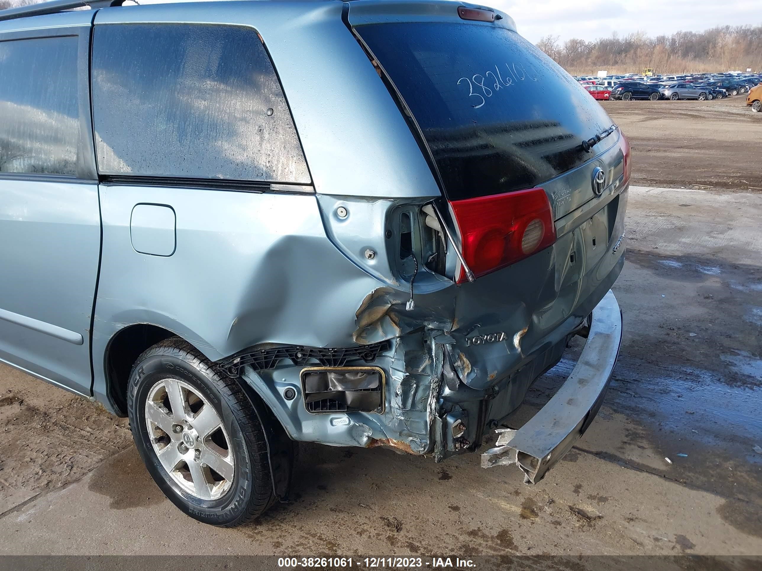 Photo 5 VIN: 5TDZA23CX6S442408 - TOYOTA SIENNA 