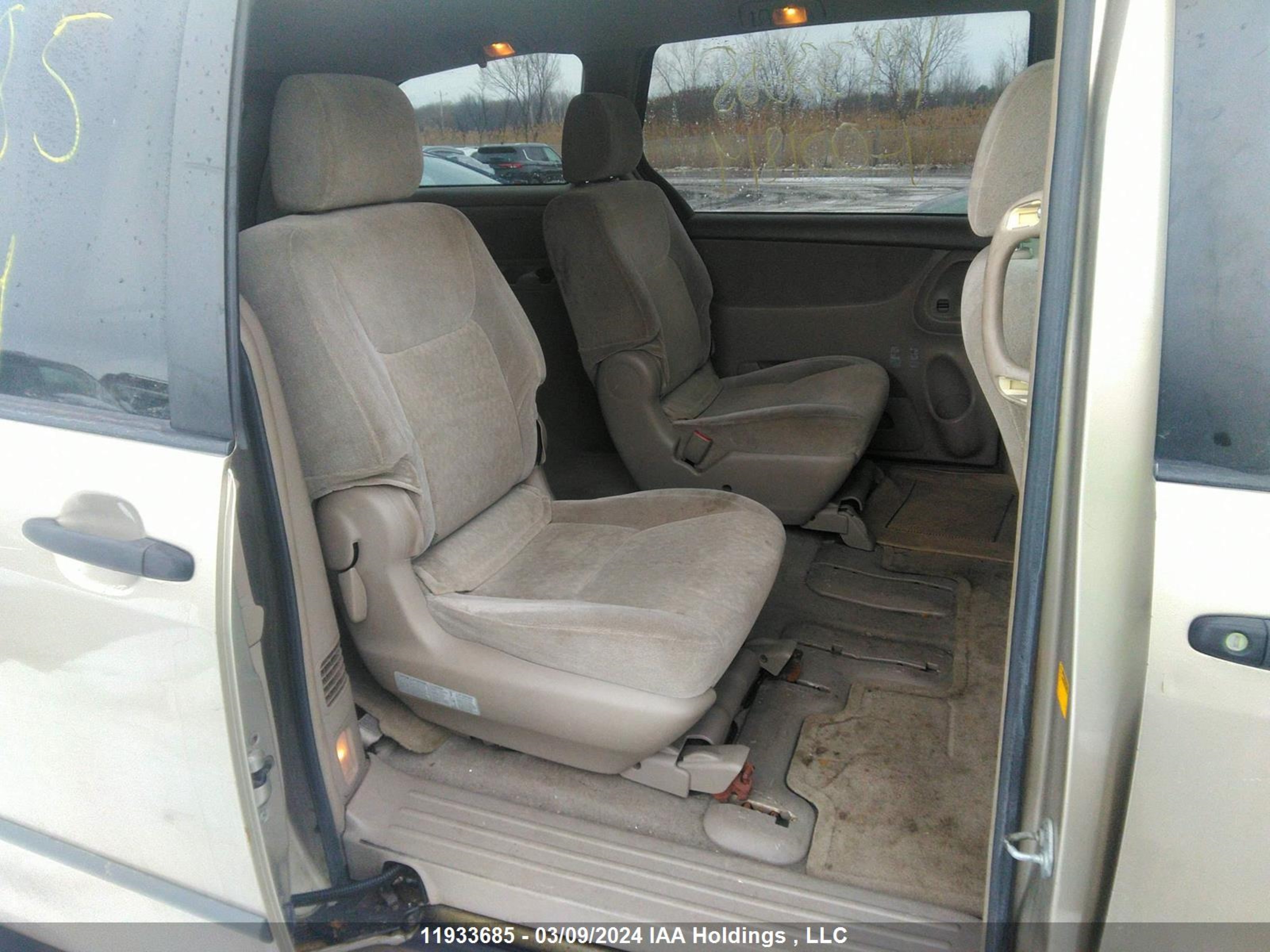 Photo 7 VIN: 5TDZA29C24S001814 - TOYOTA SIENNA 