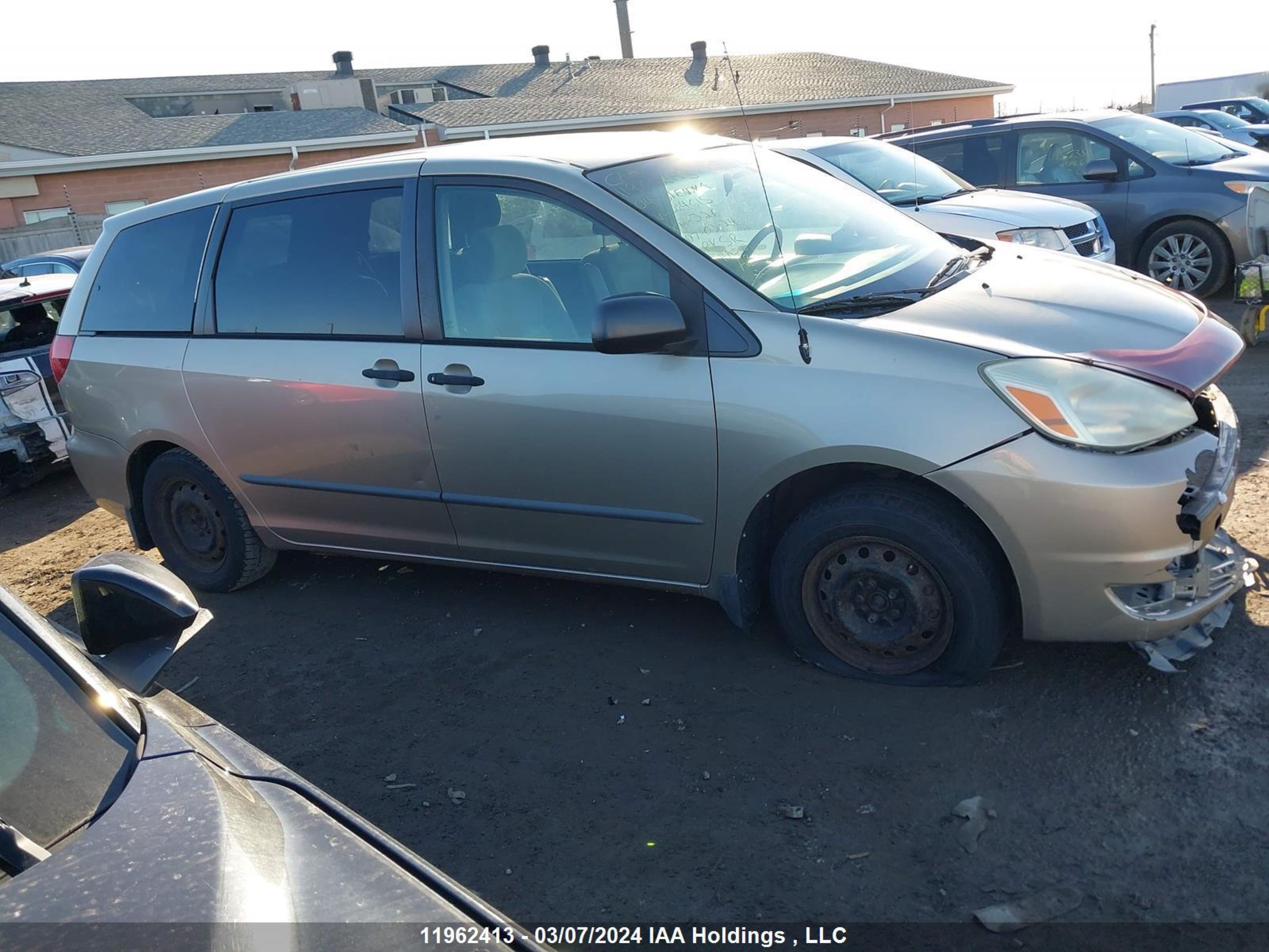 Photo 12 VIN: 5TDZA29C64S014615 - TOYOTA SIENNA 