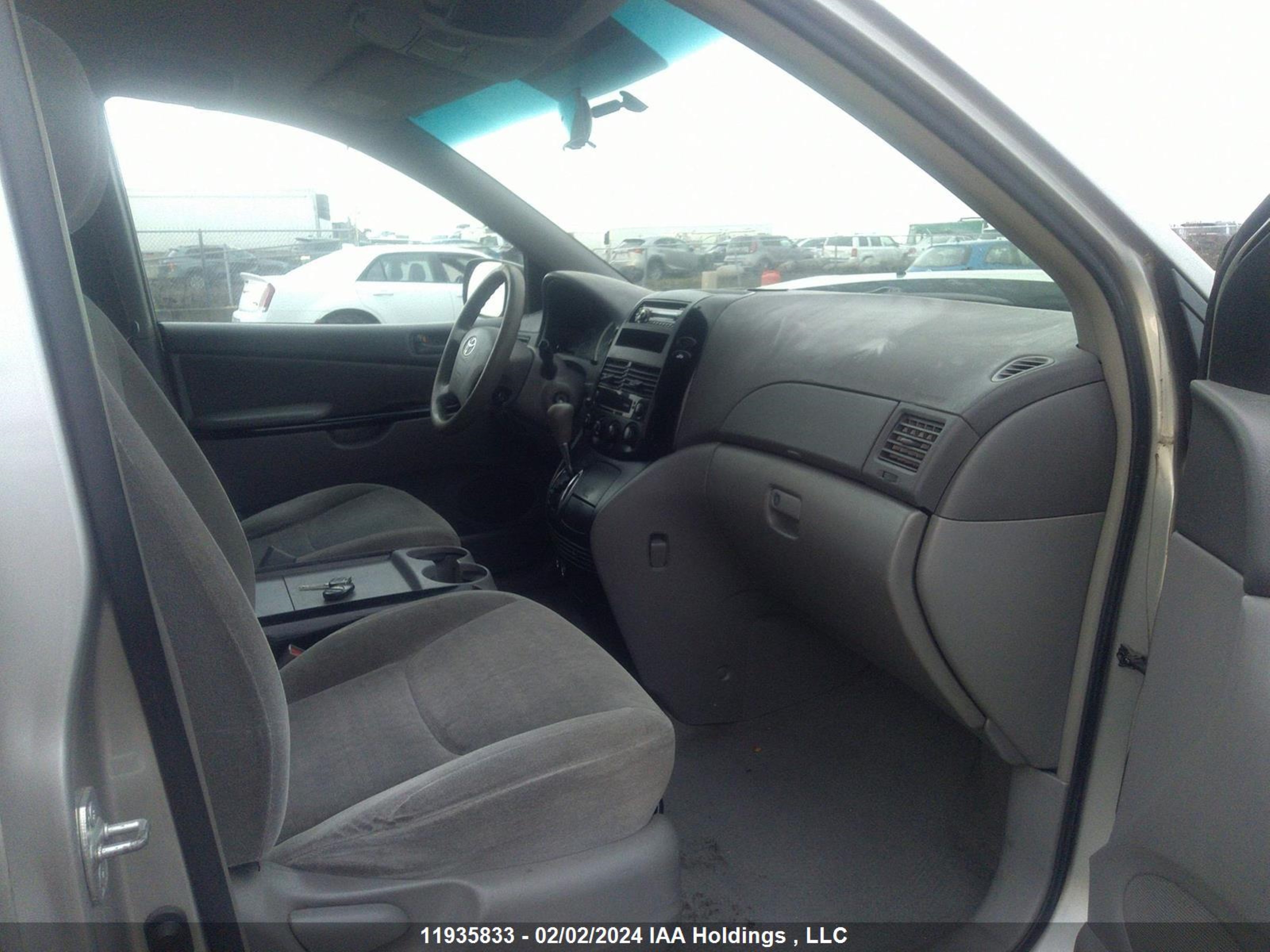 Photo 4 VIN: 5TDZA29C84S206831 - TOYOTA SIENNA 