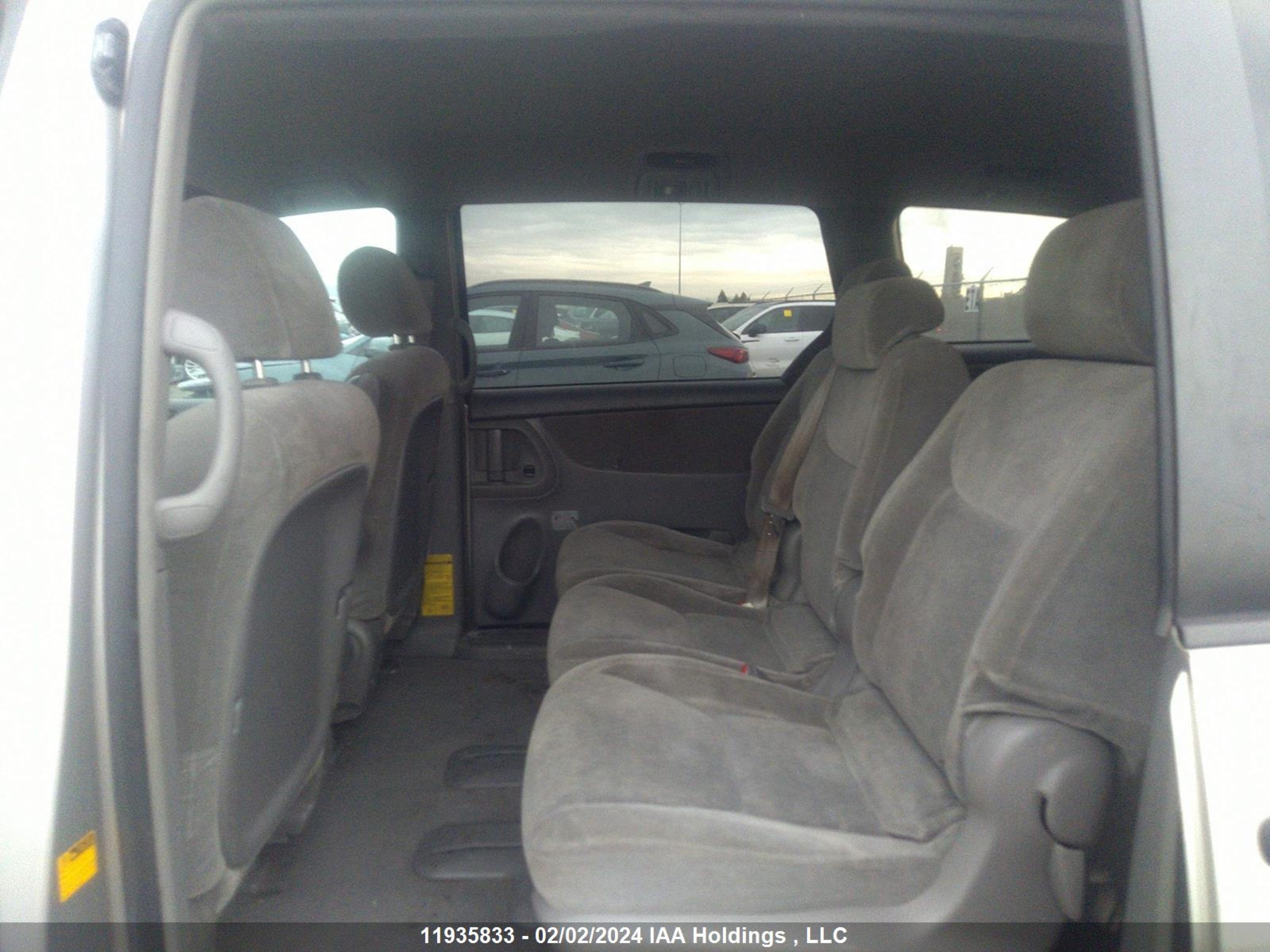 Photo 7 VIN: 5TDZA29C84S206831 - TOYOTA SIENNA 