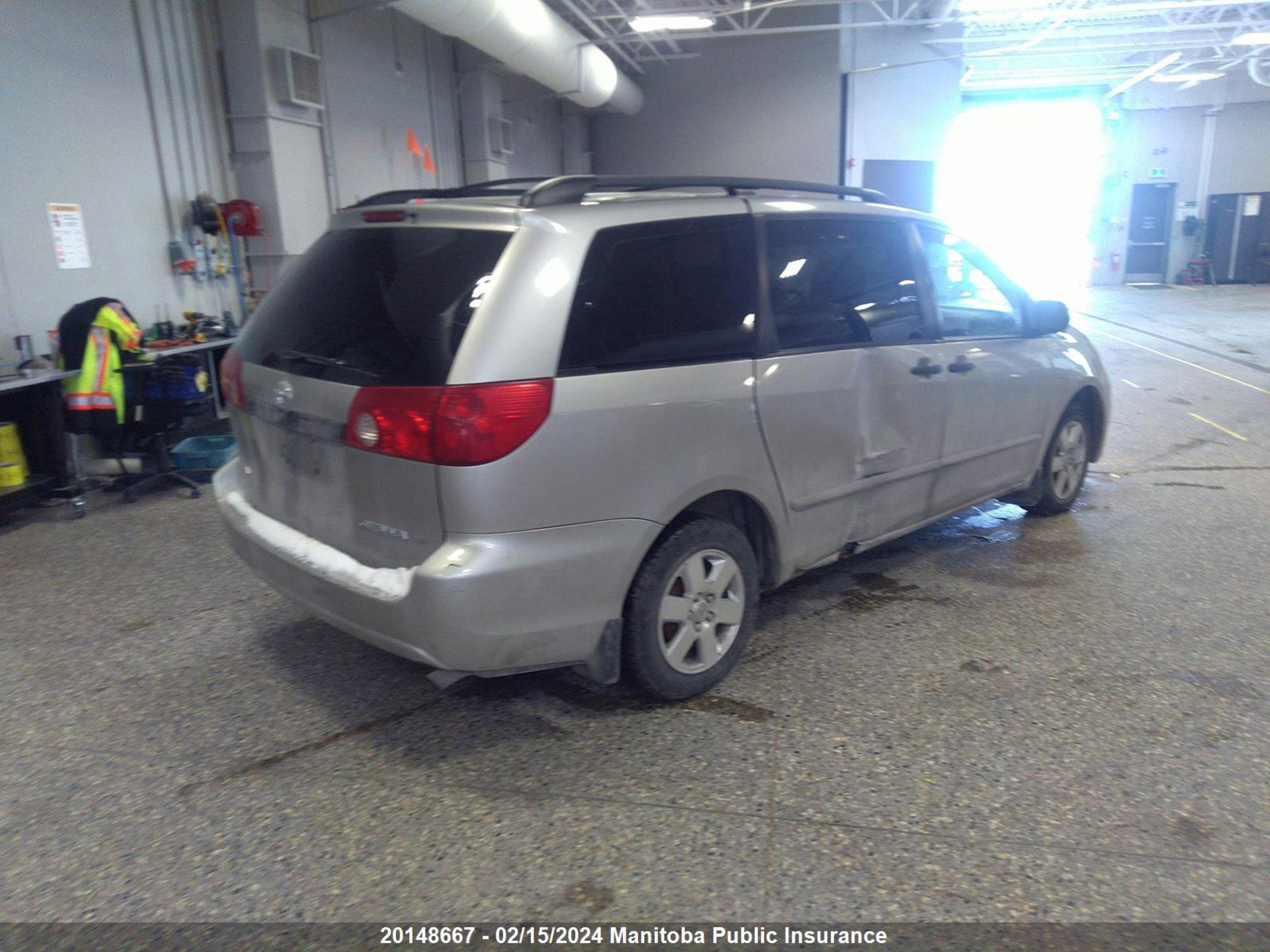 Photo 3 VIN: 5TDZA29CX6S509631 - TOYOTA NULL 