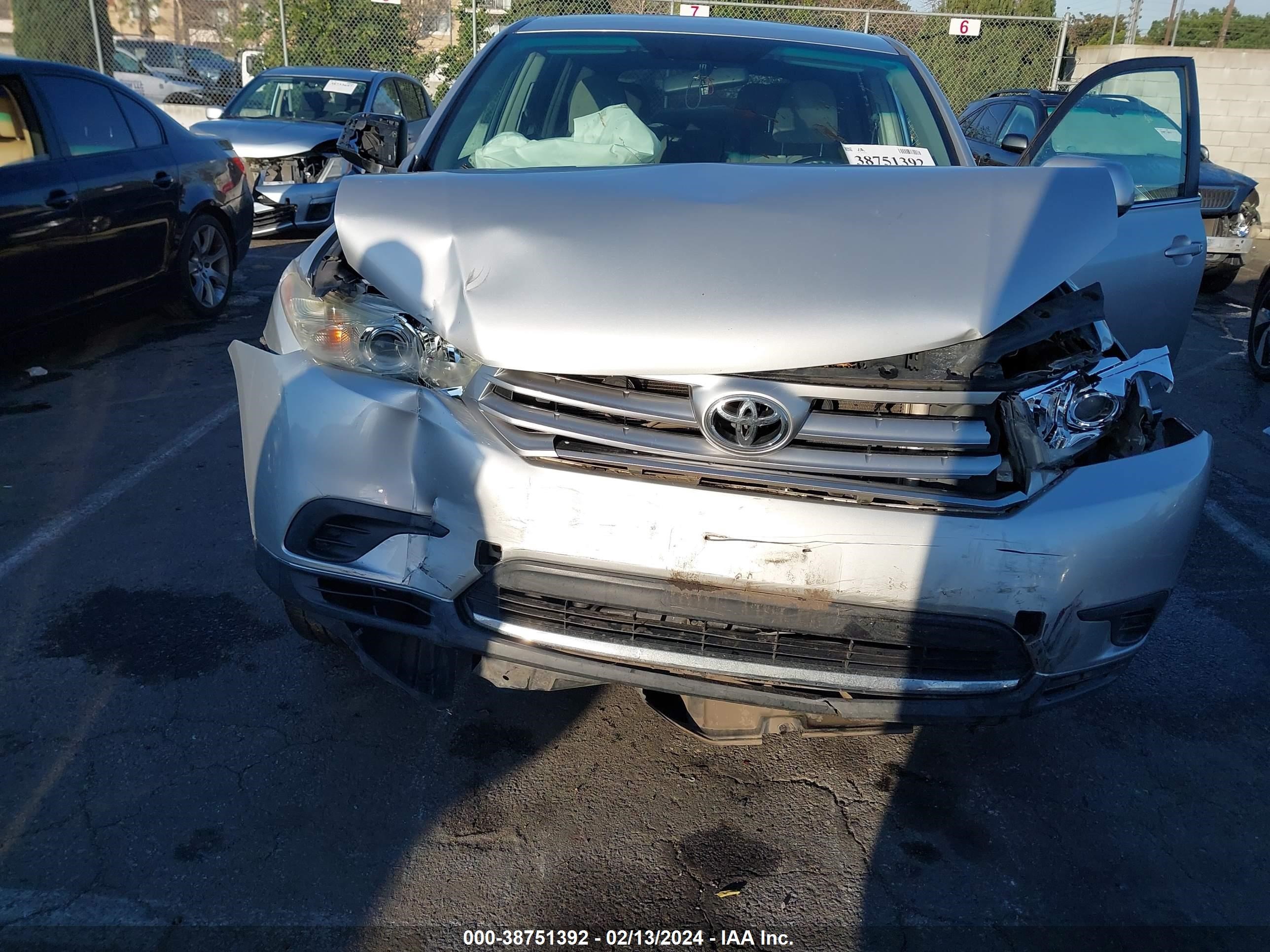 Photo 4 VIN: 5TDZA3EH9BS014001 - TOYOTA HIGHLANDER 