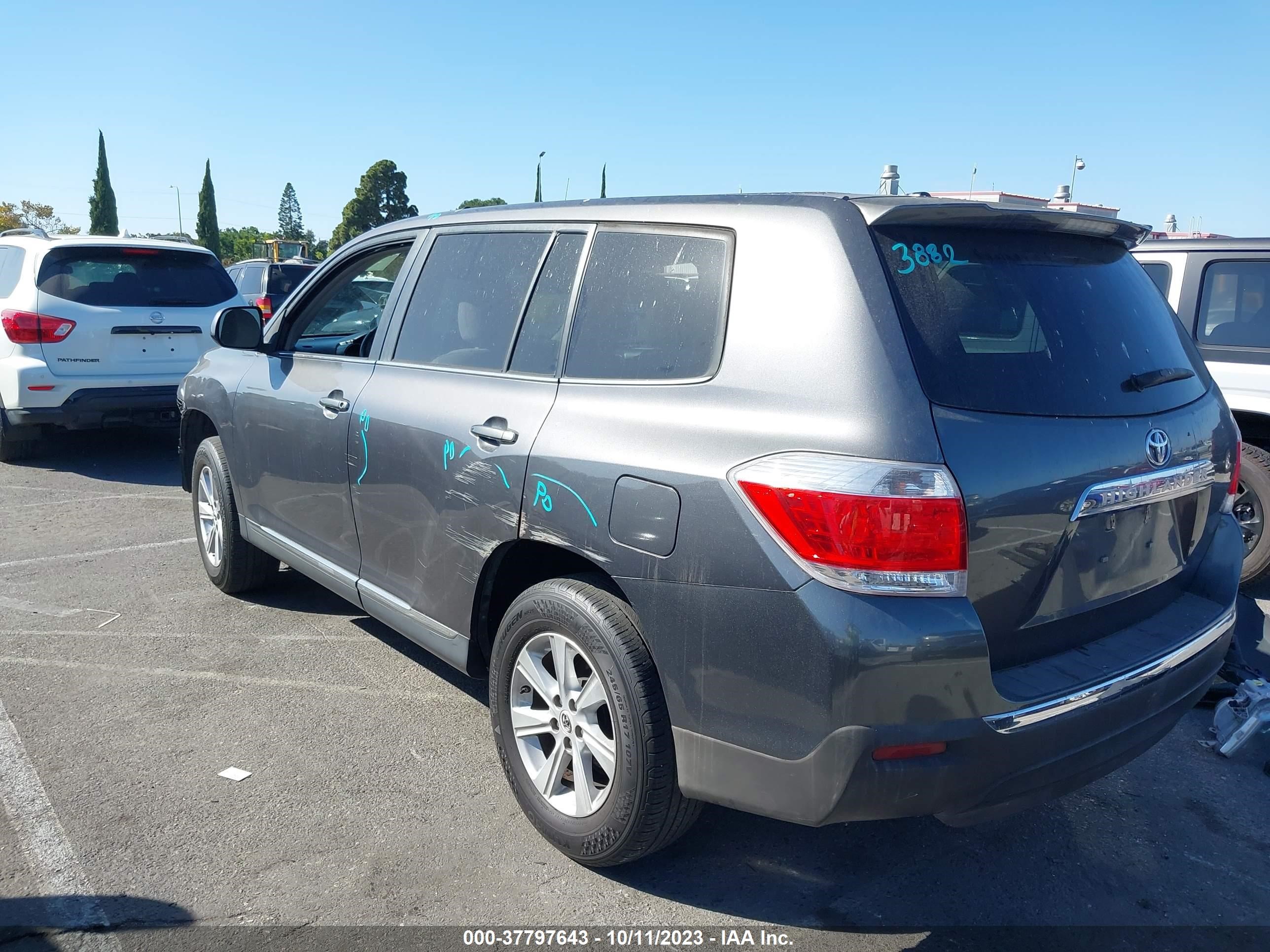 Photo 2 VIN: 5TDZA3EHXBS013682 - TOYOTA HIGHLANDER 