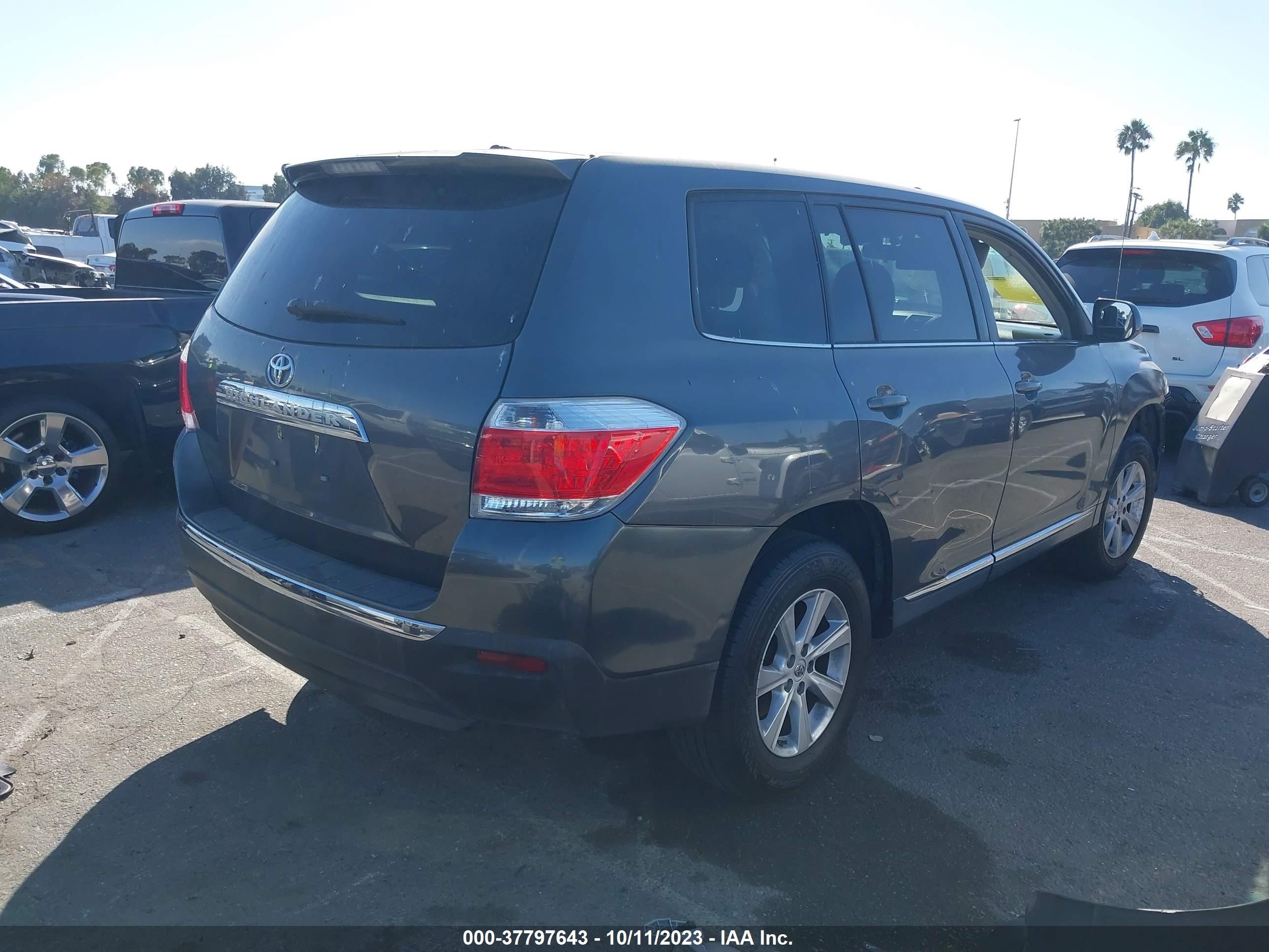 Photo 3 VIN: 5TDZA3EHXBS013682 - TOYOTA HIGHLANDER 