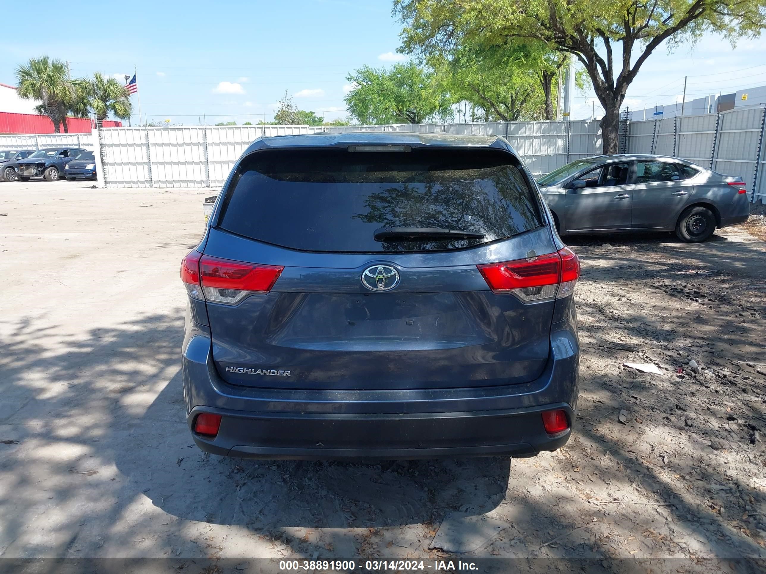 Photo 15 VIN: 5TDZARFH0KS049849 - TOYOTA HIGHLANDER 