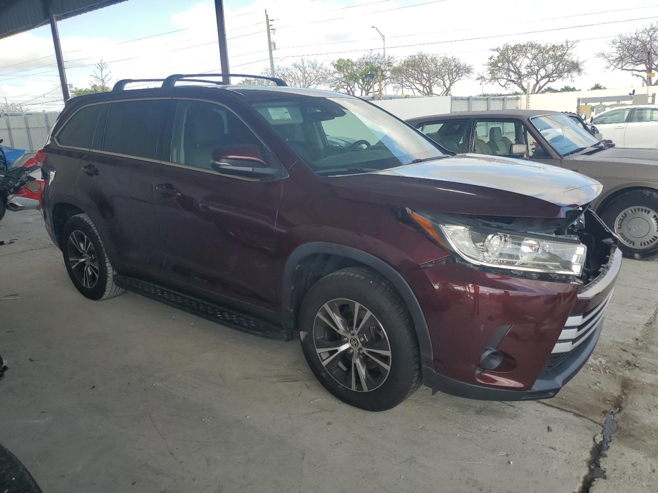 Photo 3 VIN: 5TDZARFH3KS061509 - TOYOTA HIGHLANDER 