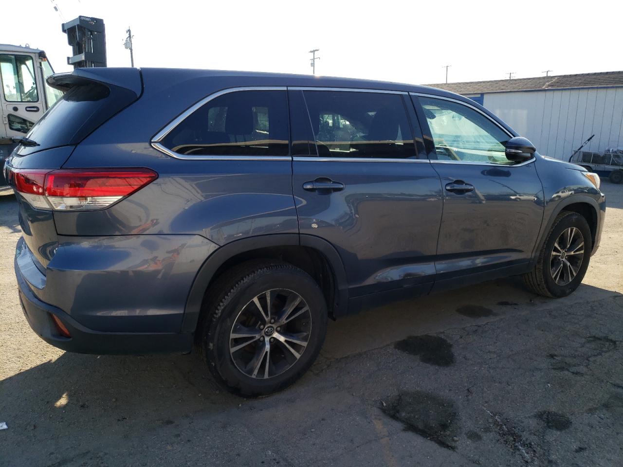 Photo 2 VIN: 5TDZARFH4KS047344 - TOYOTA HIGHLANDER 