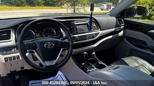 Photo 4 VIN: 5TDZARFH4KS054763 - TOYOTA HIGHLANDER 