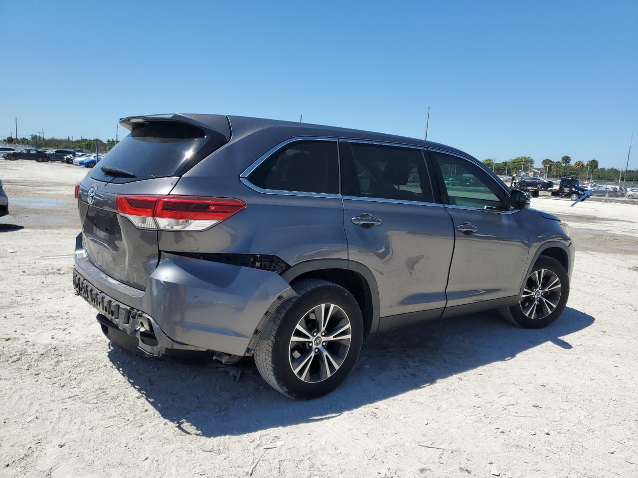 Photo 2 VIN: 5TDZARFH4KS058778 - TOYOTA HIGHLANDER 