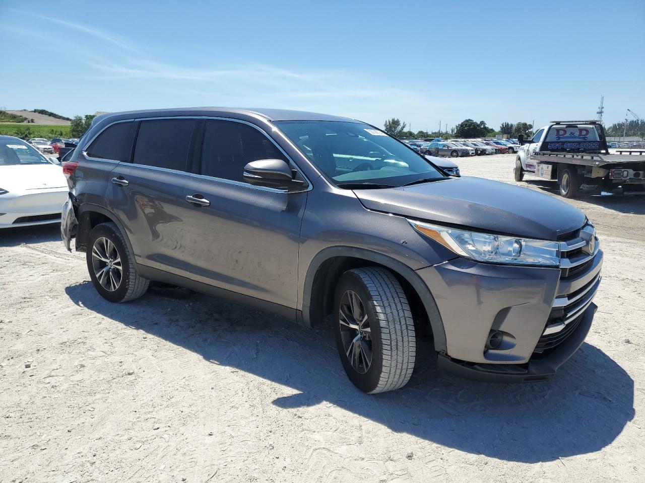 Photo 3 VIN: 5TDZARFH4KS058778 - TOYOTA HIGHLANDER 