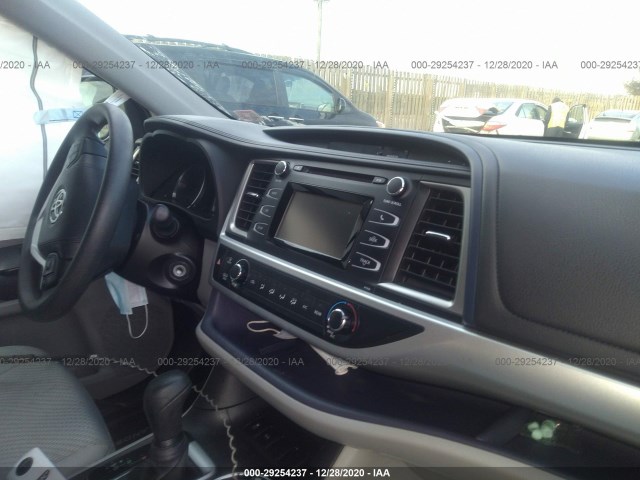 Photo 4 VIN: 5TDZARFH5JS040885 - TOYOTA HIGHLANDER 