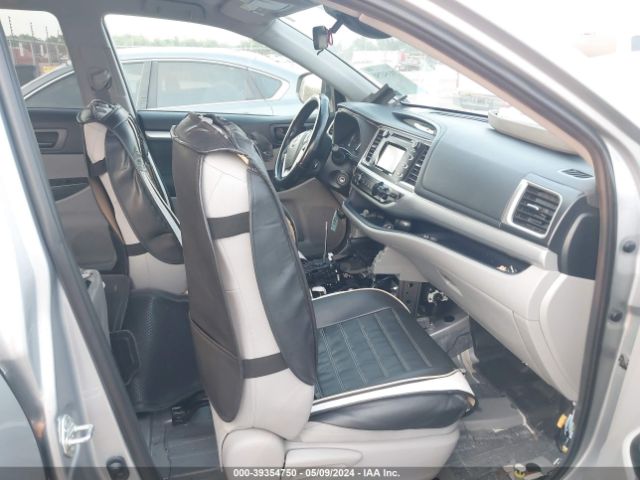 Photo 4 VIN: 5TDZARFH7KS054899 - TOYOTA HIGHLANDER 