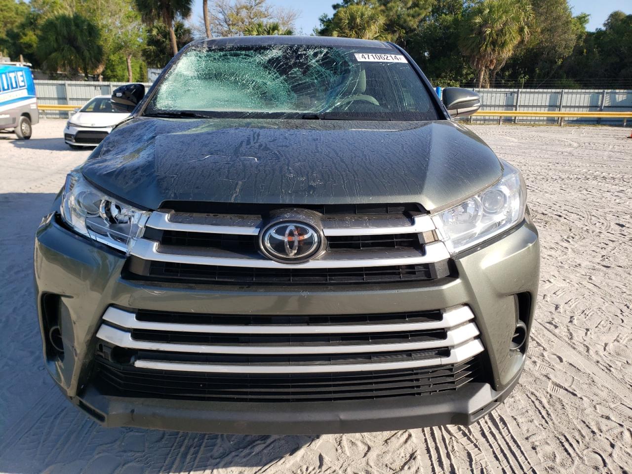 Photo 4 VIN: 5TDZARFH7KS056670 - TOYOTA HIGHLANDER 