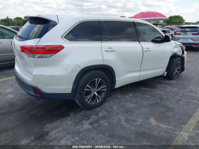 Photo 3 VIN: 5TDZARFH8JS034823 - TOYOTA HIGHLANDER 