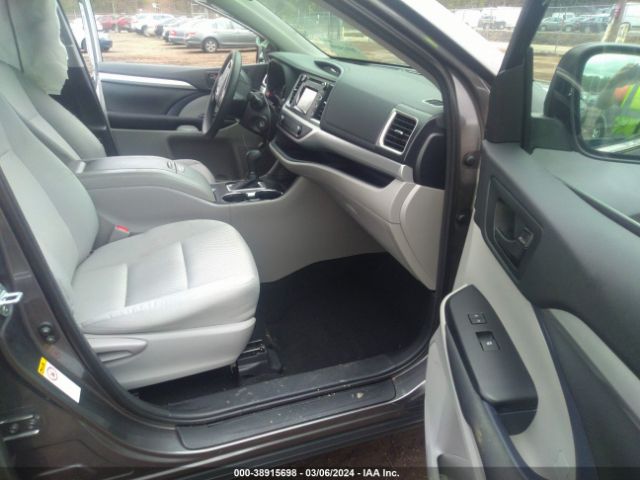 Photo 4 VIN: 5TDZARFH8JS035261 - TOYOTA HIGHLANDER 