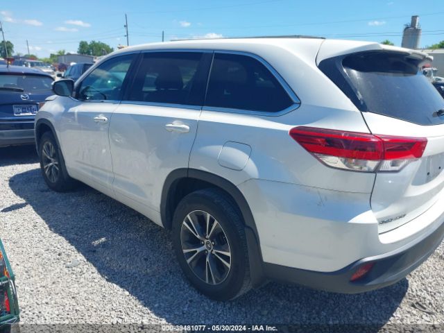 Photo 2 VIN: 5TDZARFH8JS039732 - TOYOTA HIGHLANDER 