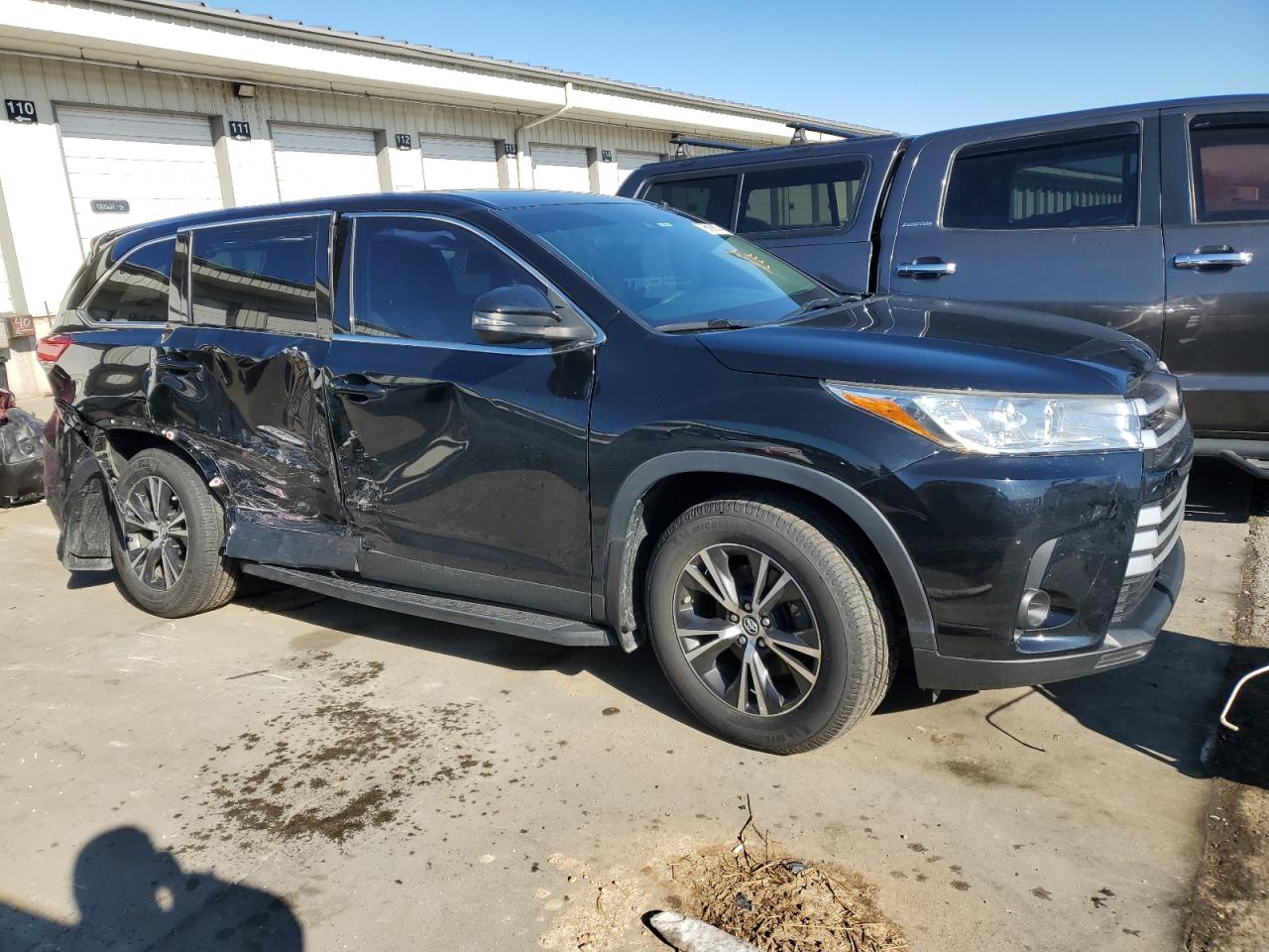 Photo 3 VIN: 5TDZARFH8KS046844 - TOYOTA HIGHLANDER 