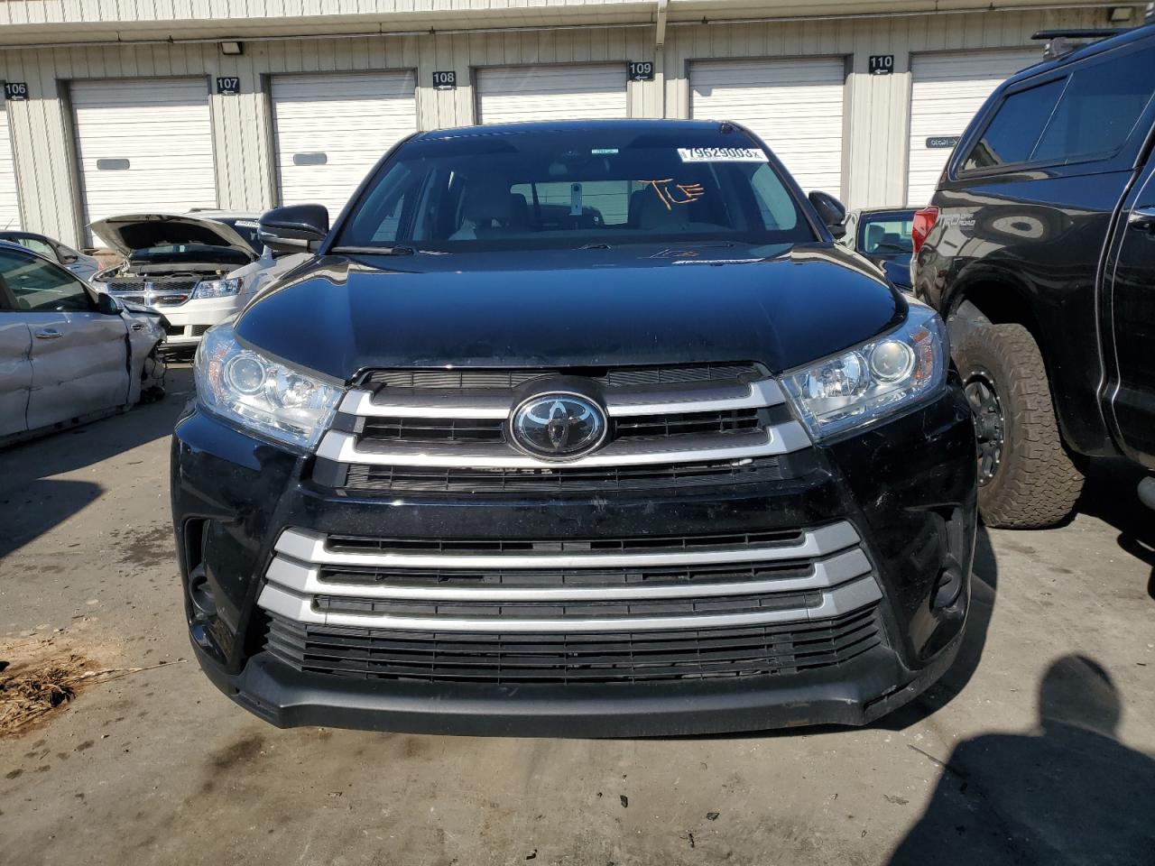 Photo 4 VIN: 5TDZARFH8KS046844 - TOYOTA HIGHLANDER 