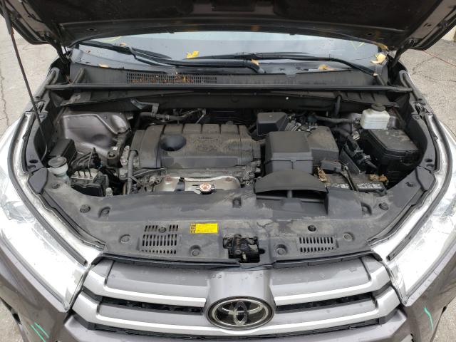 Photo 6 VIN: 5TDZARFH8KS048030 - TOYOTA HIGHLANDER 