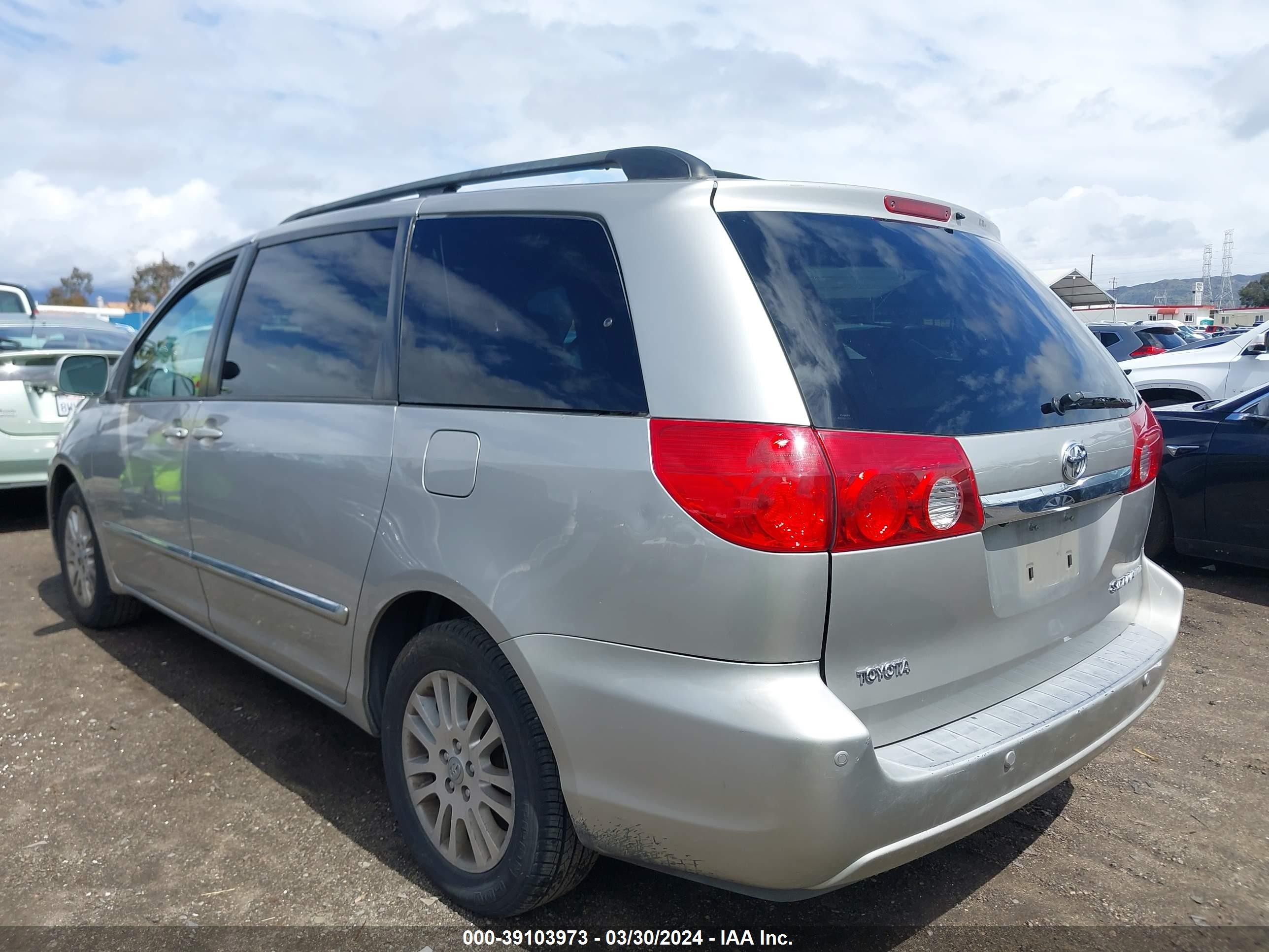 Photo 2 VIN: 5TDZK22C07S064485 - TOYOTA SIENNA 