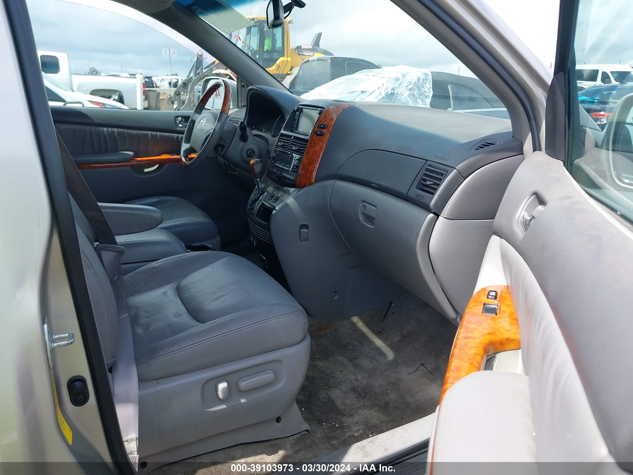 Photo 4 VIN: 5TDZK22C07S064485 - TOYOTA SIENNA 