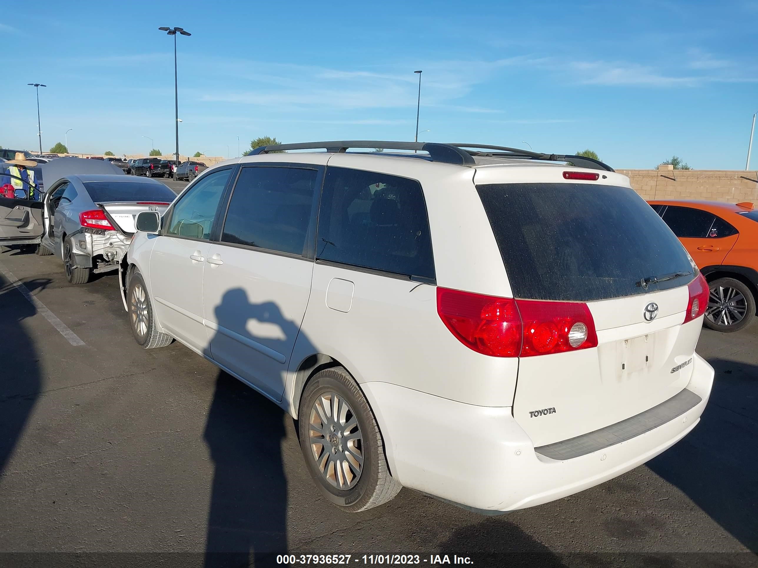 Photo 2 VIN: 5TDZK22C08S121723 - TOYOTA SIENNA 