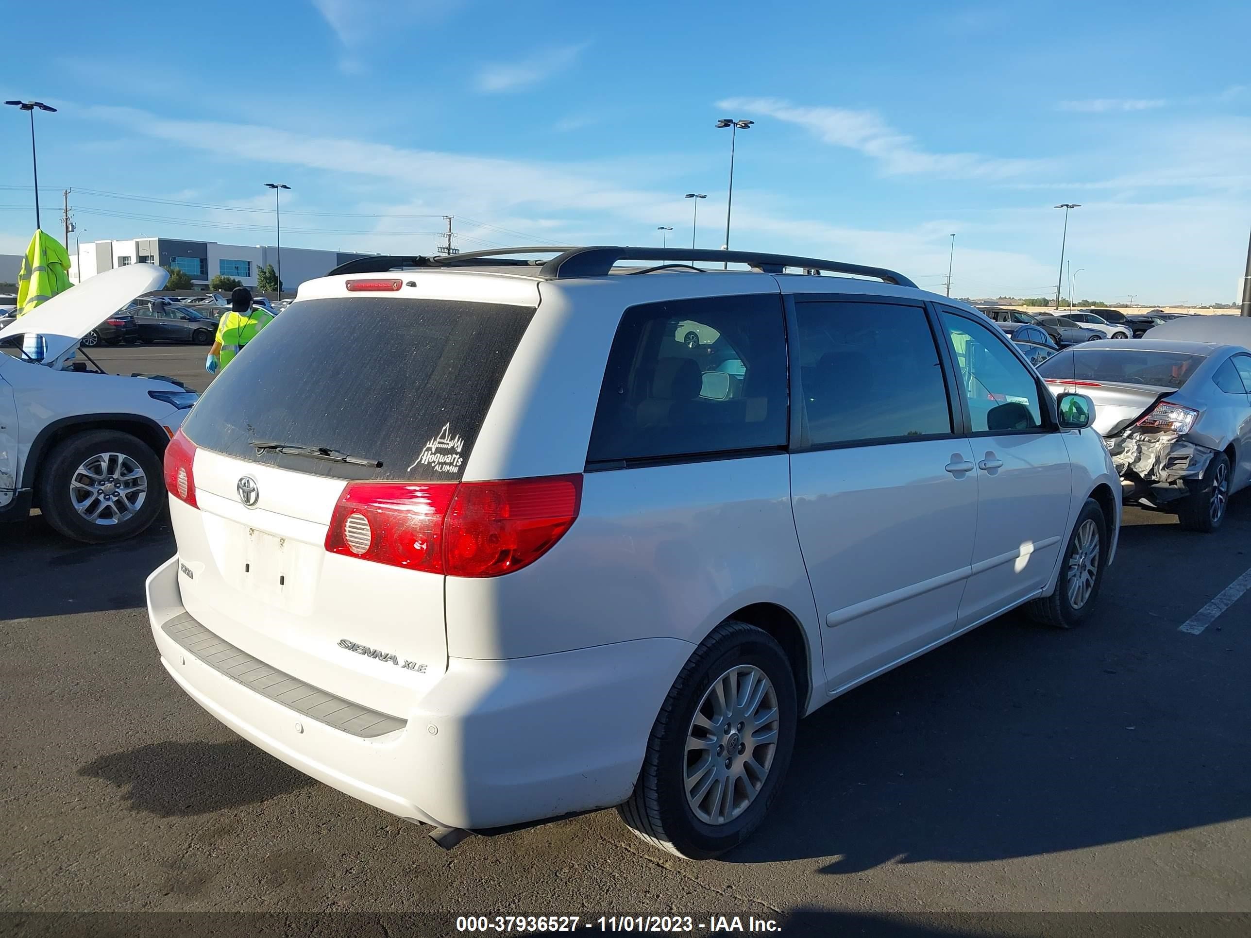 Photo 3 VIN: 5TDZK22C08S121723 - TOYOTA SIENNA 