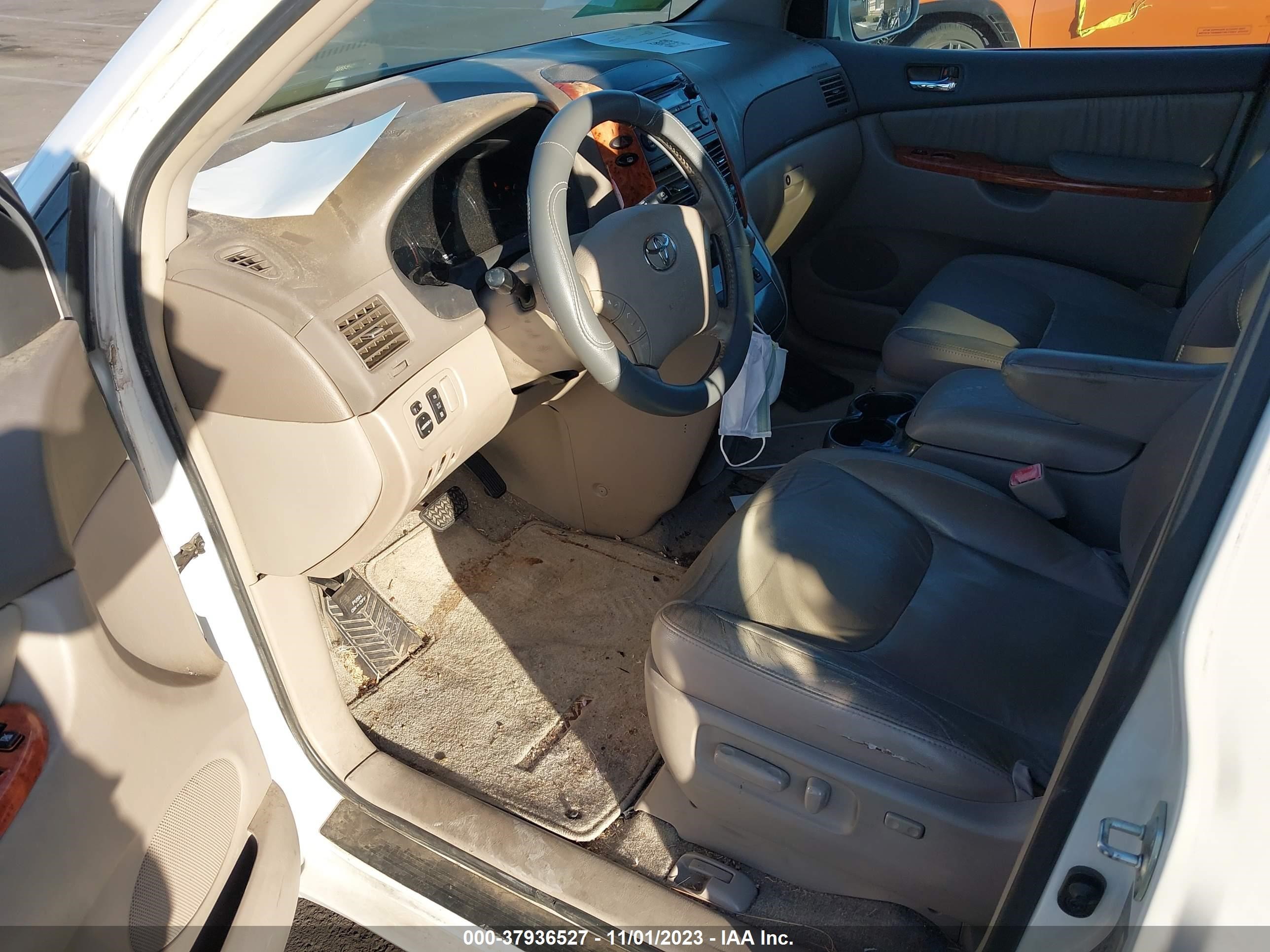 Photo 4 VIN: 5TDZK22C08S121723 - TOYOTA SIENNA 