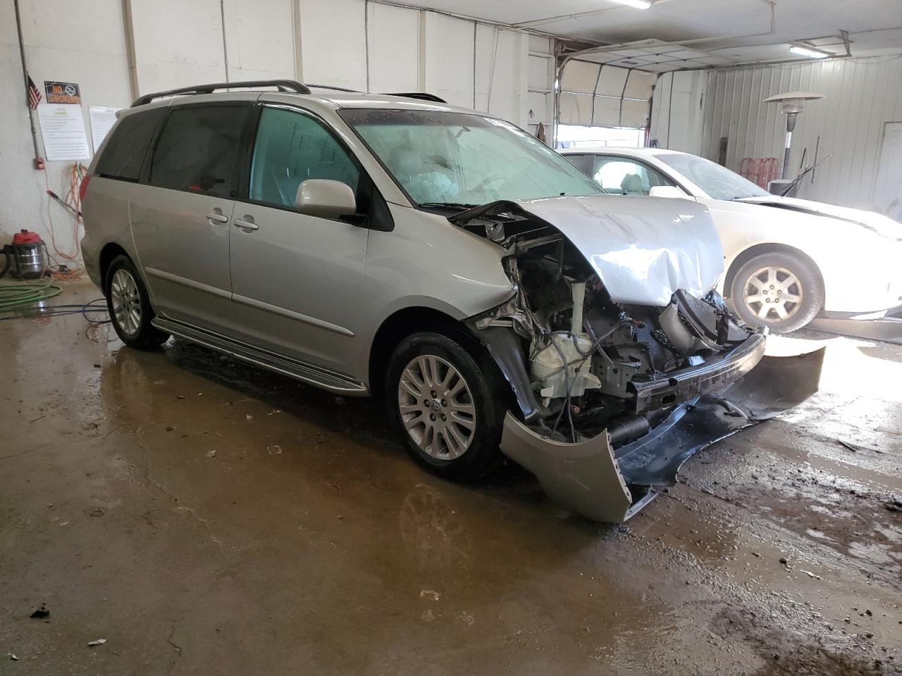 Photo 3 VIN: 5TDZK22C17S076094 - TOYOTA SIENNA 