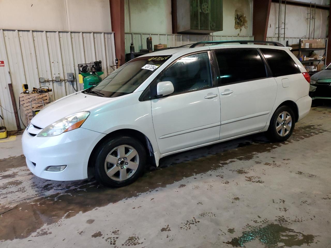 Photo 0 VIN: 5TDZK22C17S092053 - TOYOTA SIENNA 