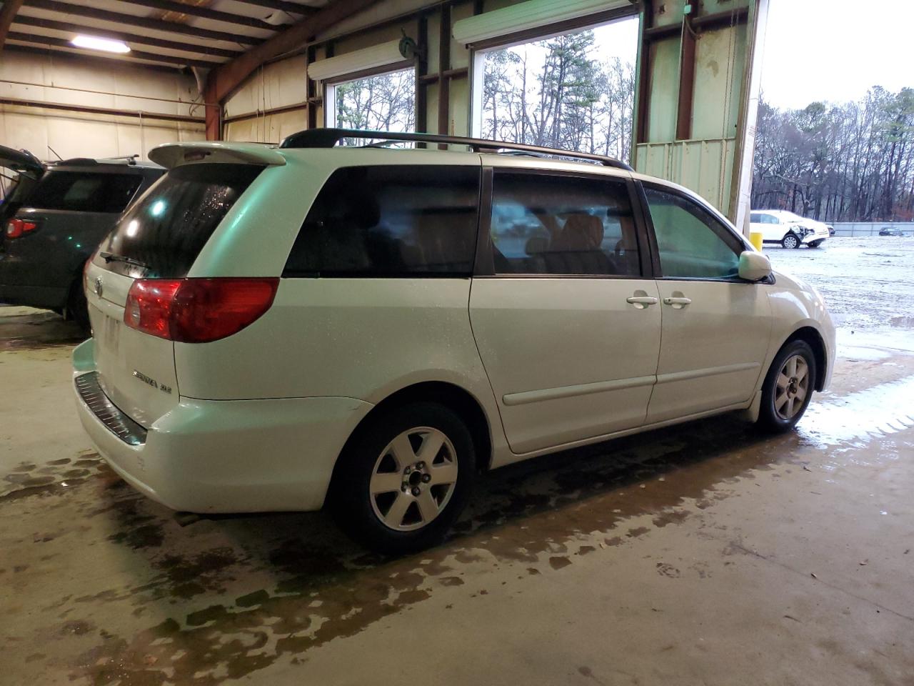 Photo 2 VIN: 5TDZK22C17S092053 - TOYOTA SIENNA 