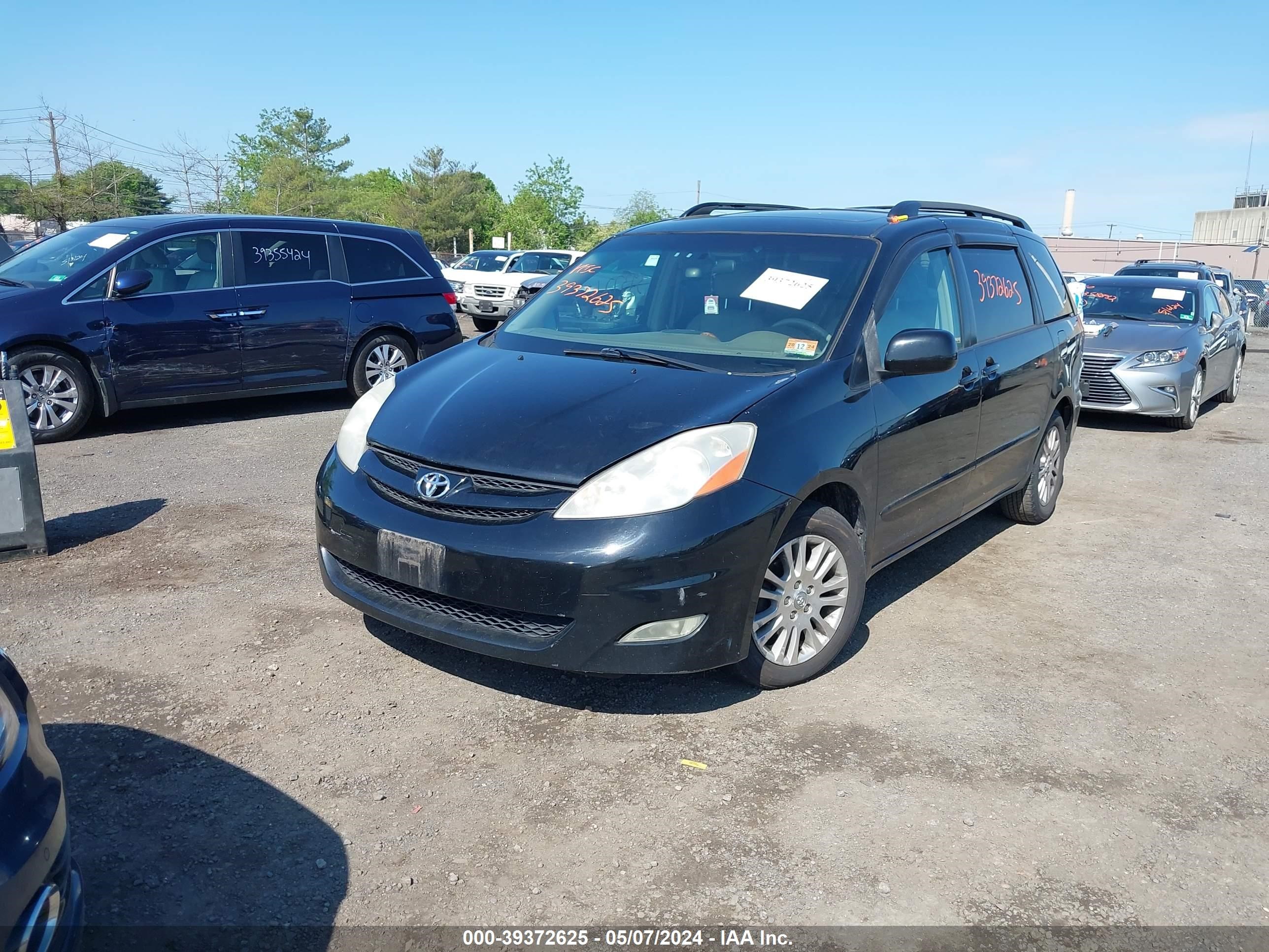 Photo 1 VIN: 5TDZK22C18S198231 - TOYOTA SIENNA 