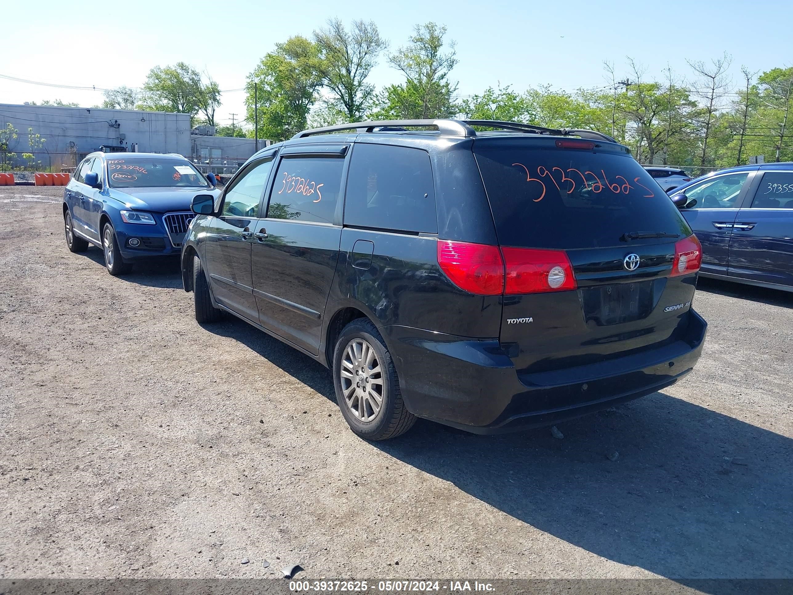 Photo 2 VIN: 5TDZK22C18S198231 - TOYOTA SIENNA 