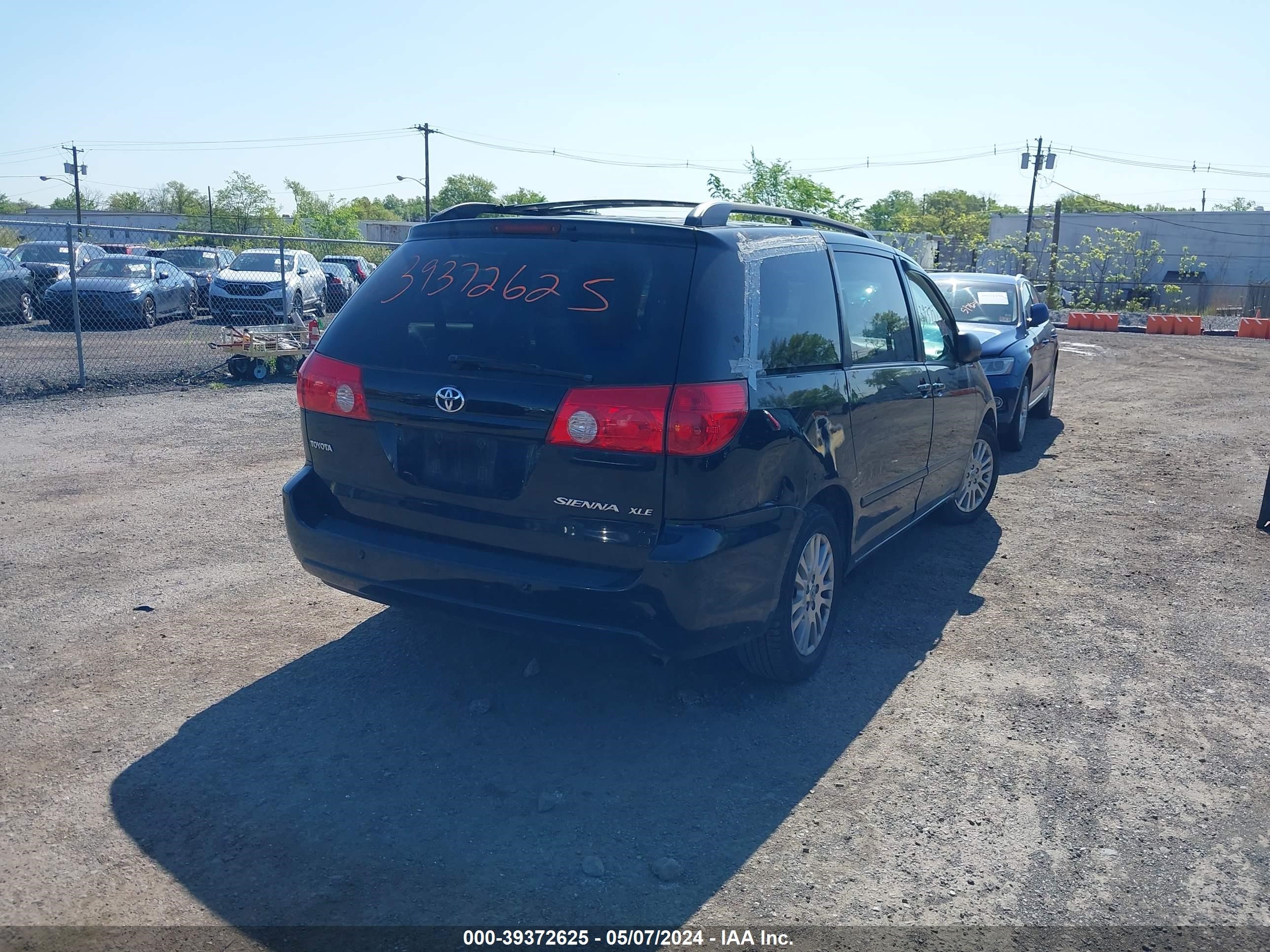 Photo 3 VIN: 5TDZK22C18S198231 - TOYOTA SIENNA 