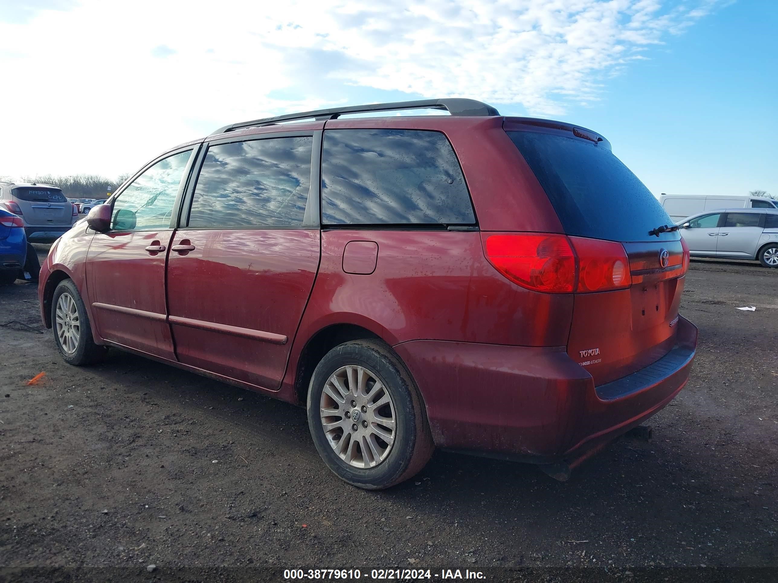 Photo 2 VIN: 5TDZK22C37S010579 - TOYOTA SIENNA 