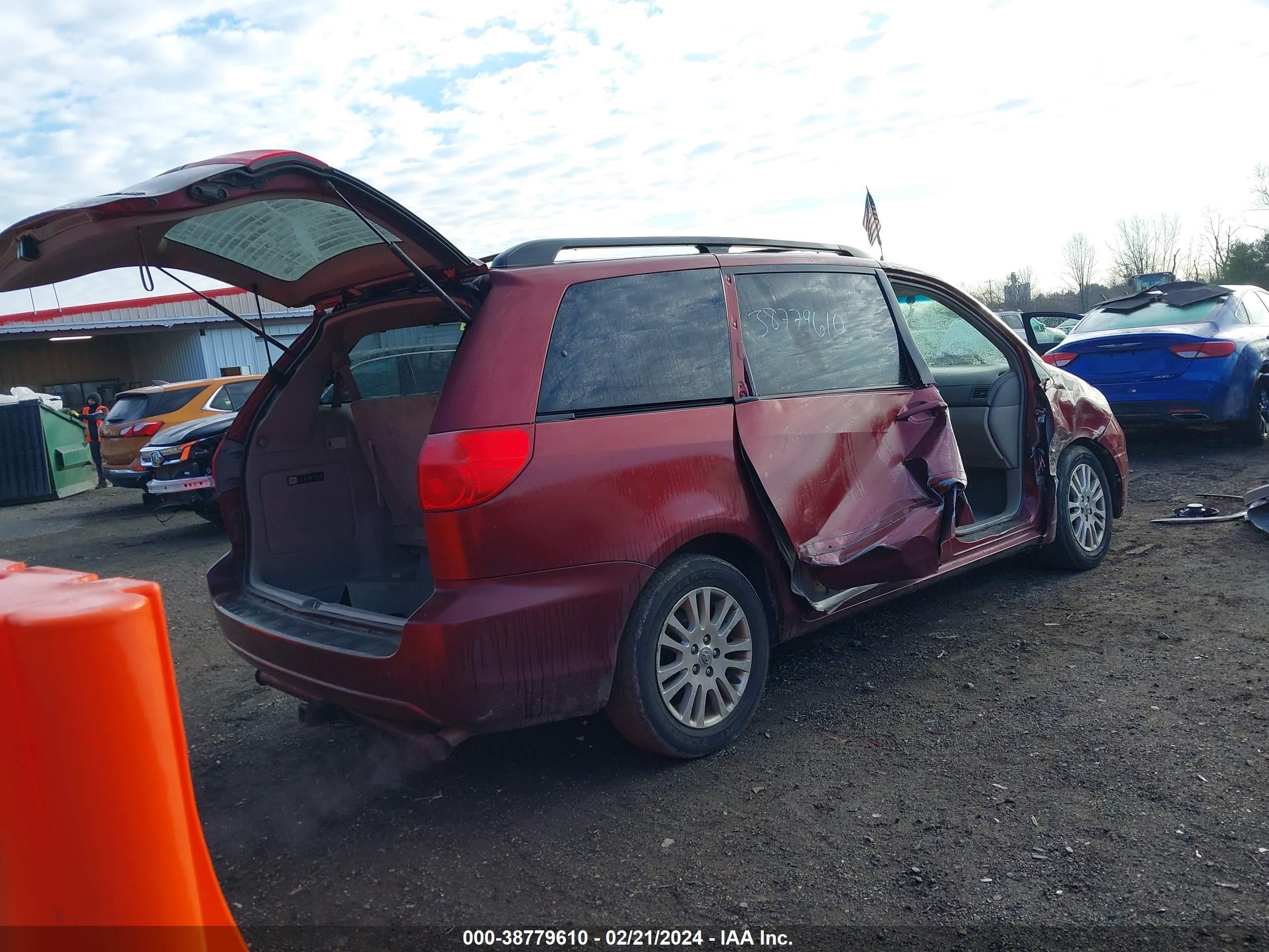 Photo 3 VIN: 5TDZK22C37S010579 - TOYOTA SIENNA 