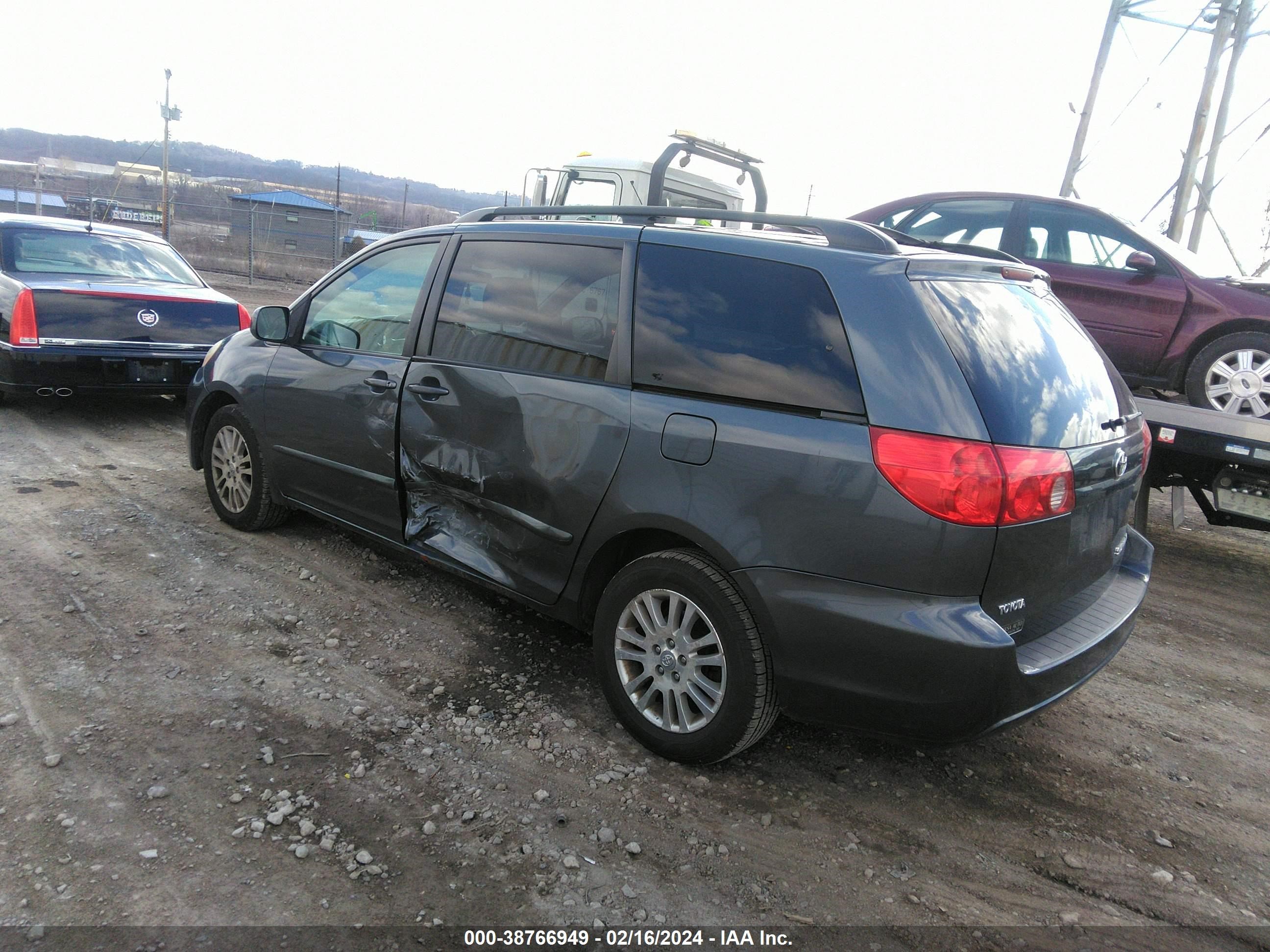 Photo 2 VIN: 5TDZK22C57S089978 - TOYOTA SIENNA 