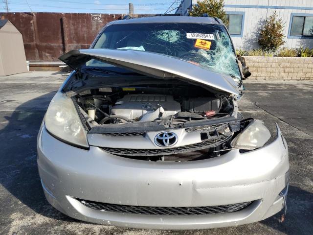 Photo 4 VIN: 5TDZK22C58S113696 - TOYOTA SIENNA XLE 