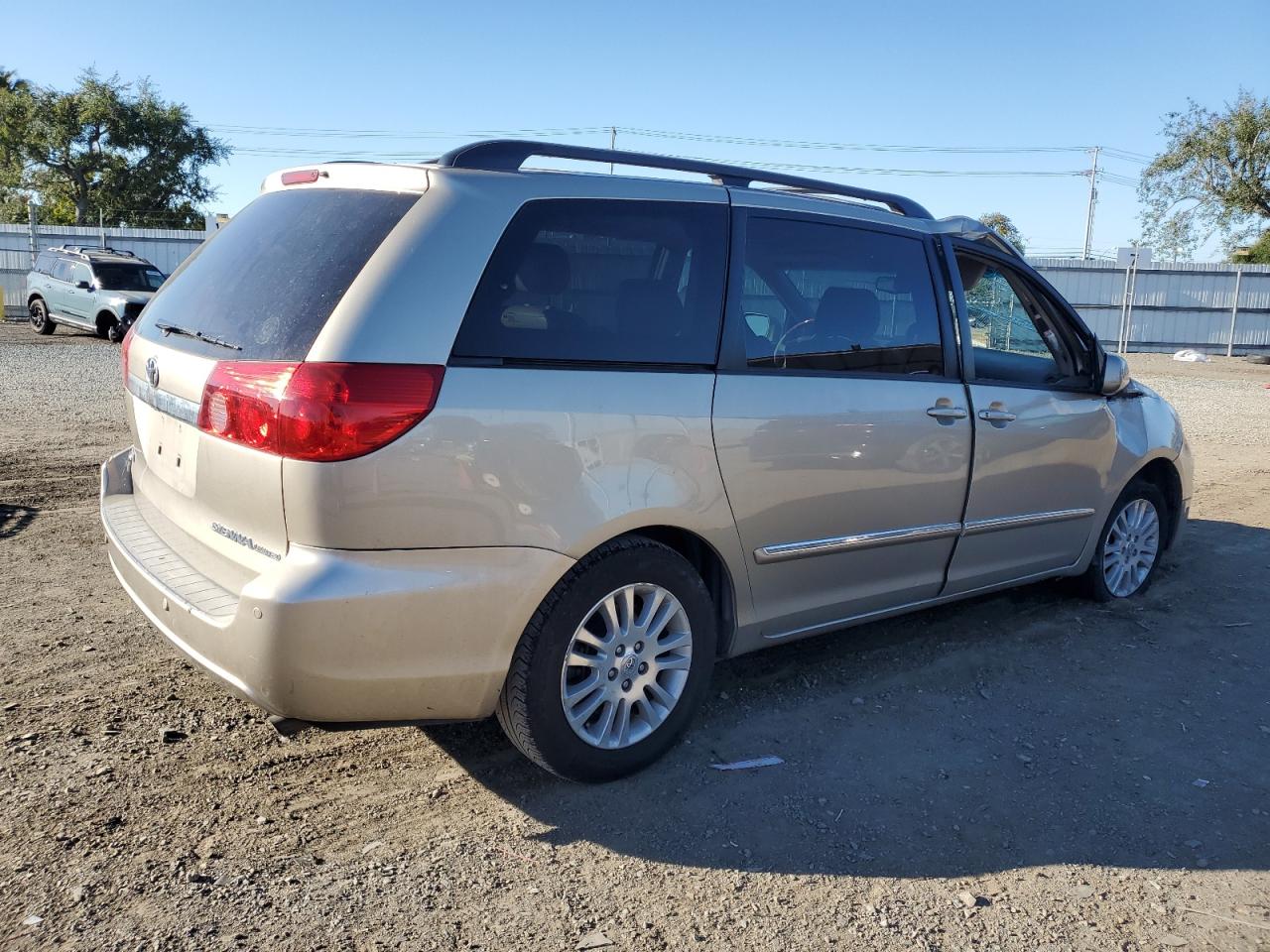 Photo 2 VIN: 5TDZK22C58S144172 - TOYOTA SIENNA 