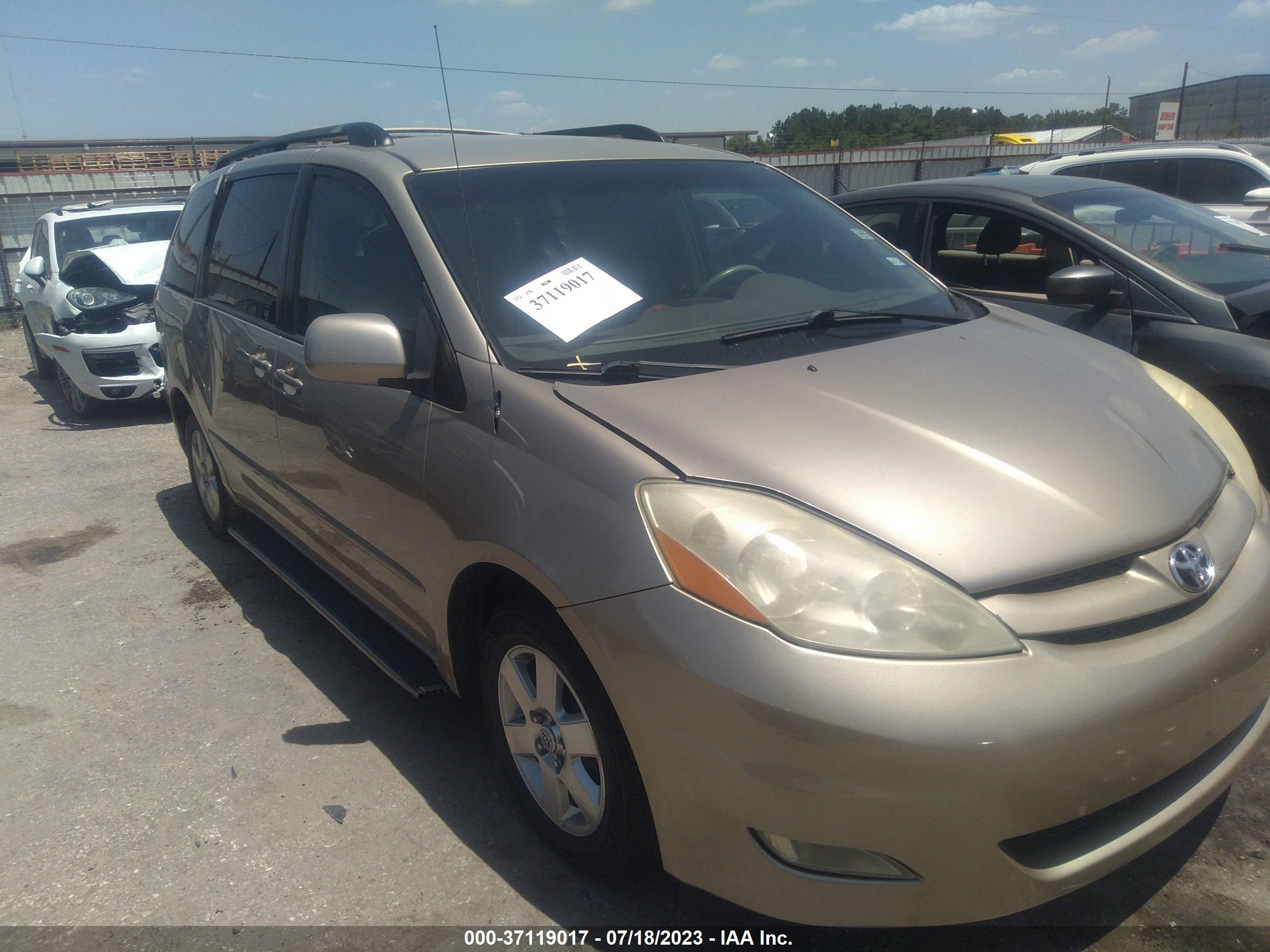 Photo 0 VIN: 5TDZK22C68S186835 - TOYOTA SIENNA 