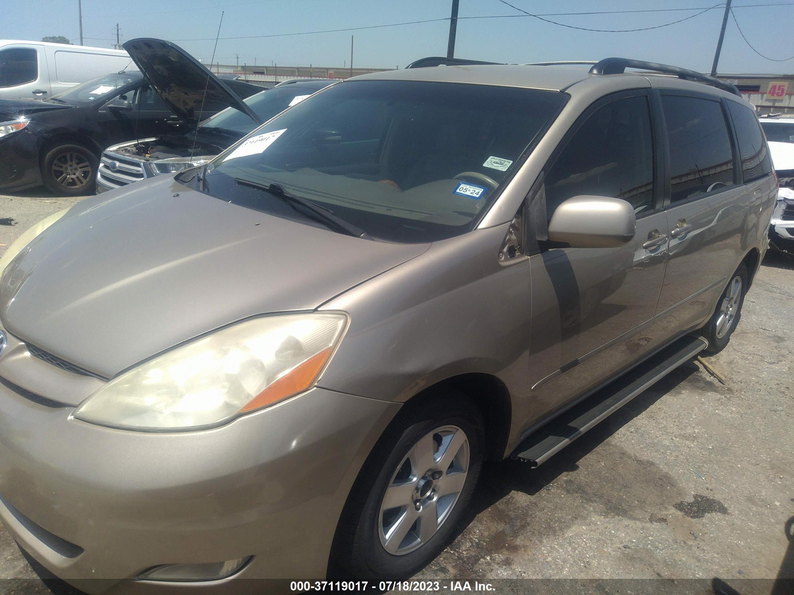 Photo 1 VIN: 5TDZK22C68S186835 - TOYOTA SIENNA 