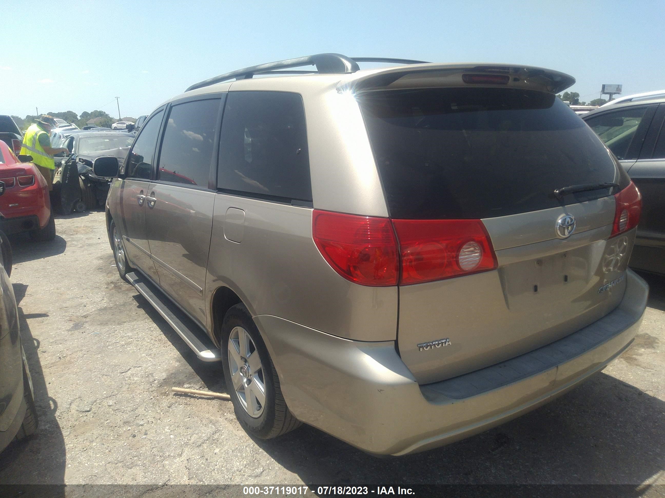 Photo 2 VIN: 5TDZK22C68S186835 - TOYOTA SIENNA 